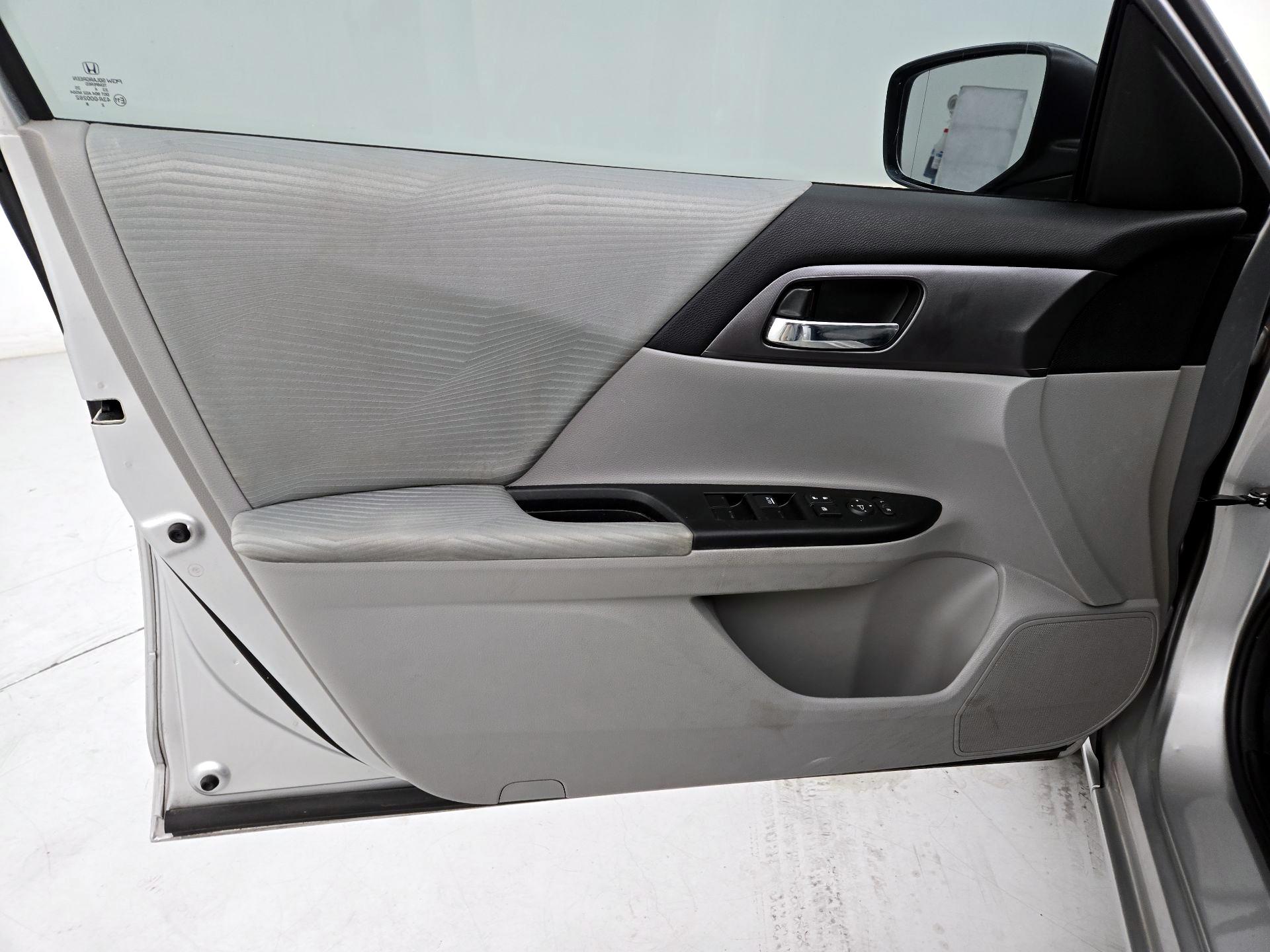 Thumbnail: 2015 Honda Accord - 12