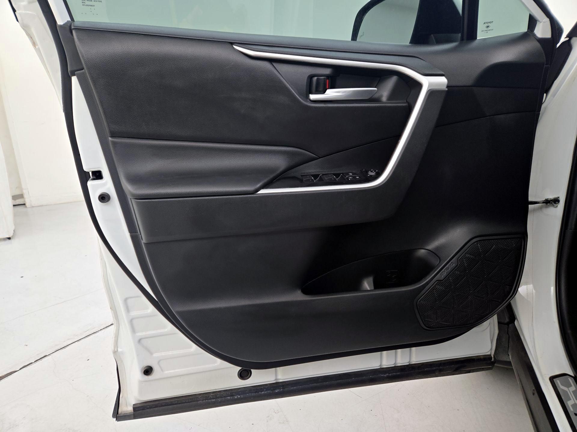 Thumbnail: 2023 Toyota RAV4 - 12