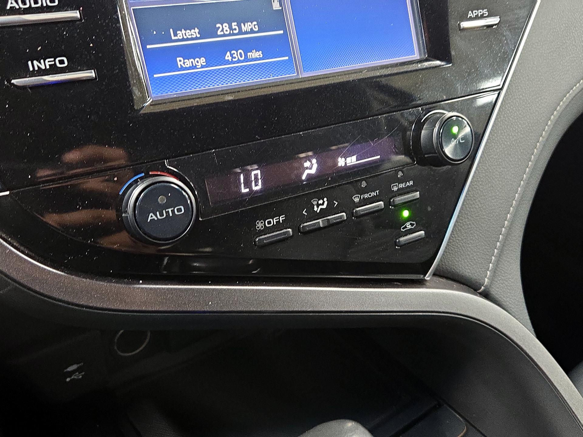 Thumbnail: 2018 Toyota Camry - 16