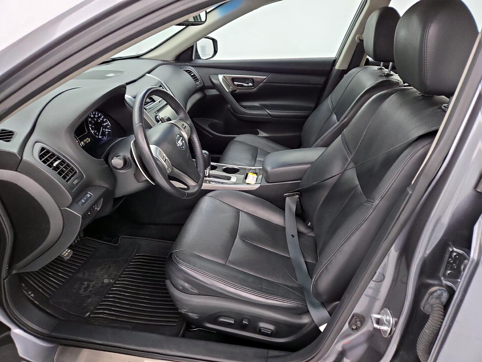 Thumbnail: 2015 Nissan Altima - 11