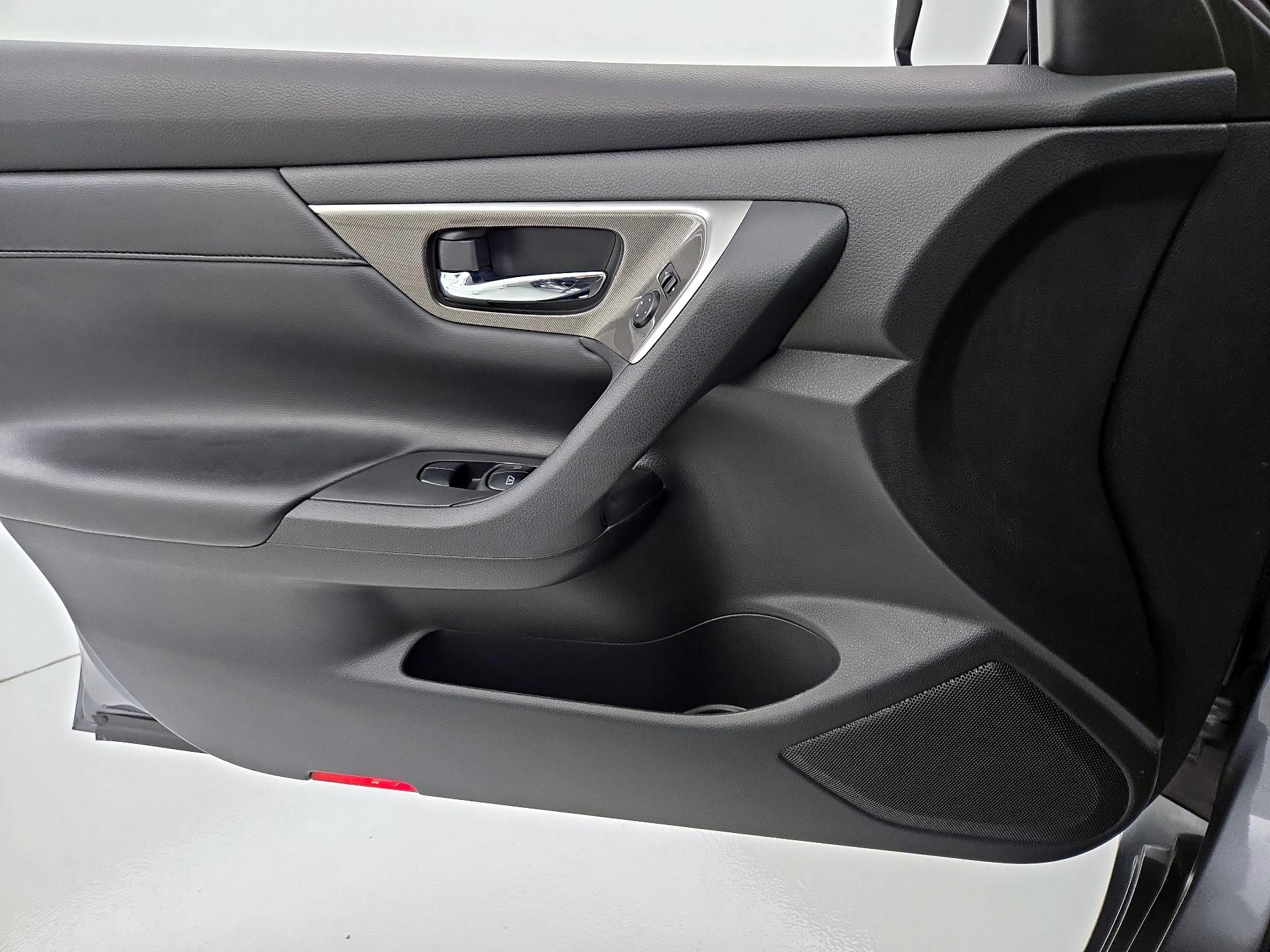 Thumbnail: 2015 Nissan Altima - 12