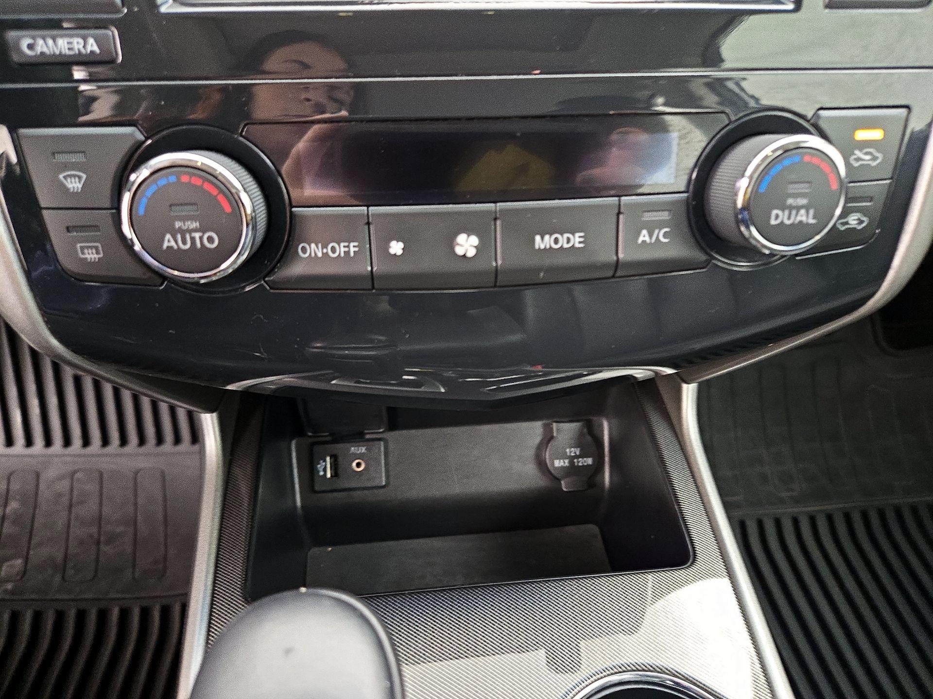 Thumbnail: 2015 Nissan Altima - 16