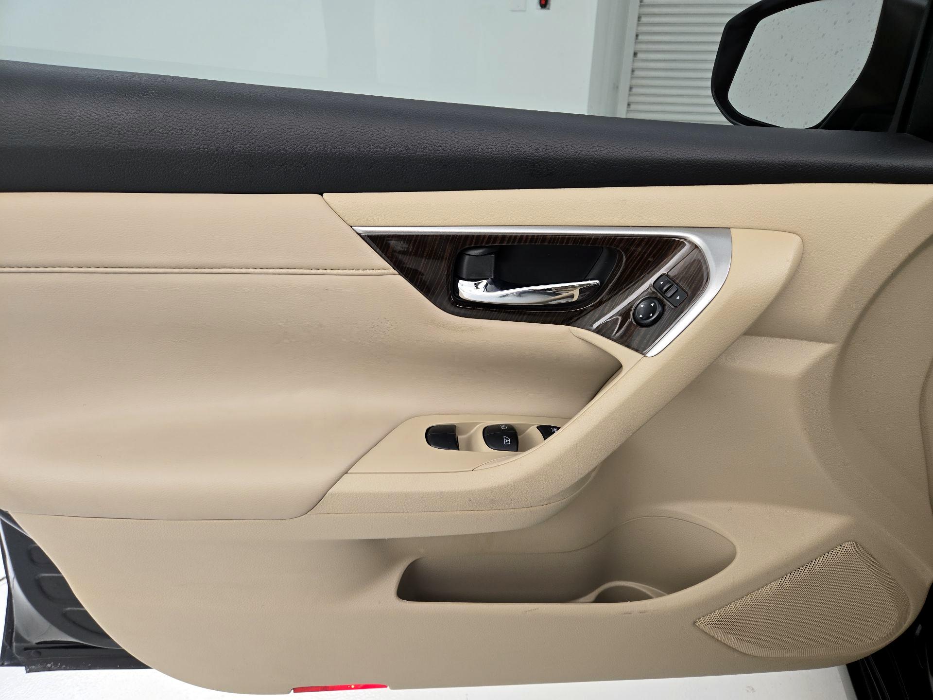 Thumbnail: 2014 Nissan Altima - 12
