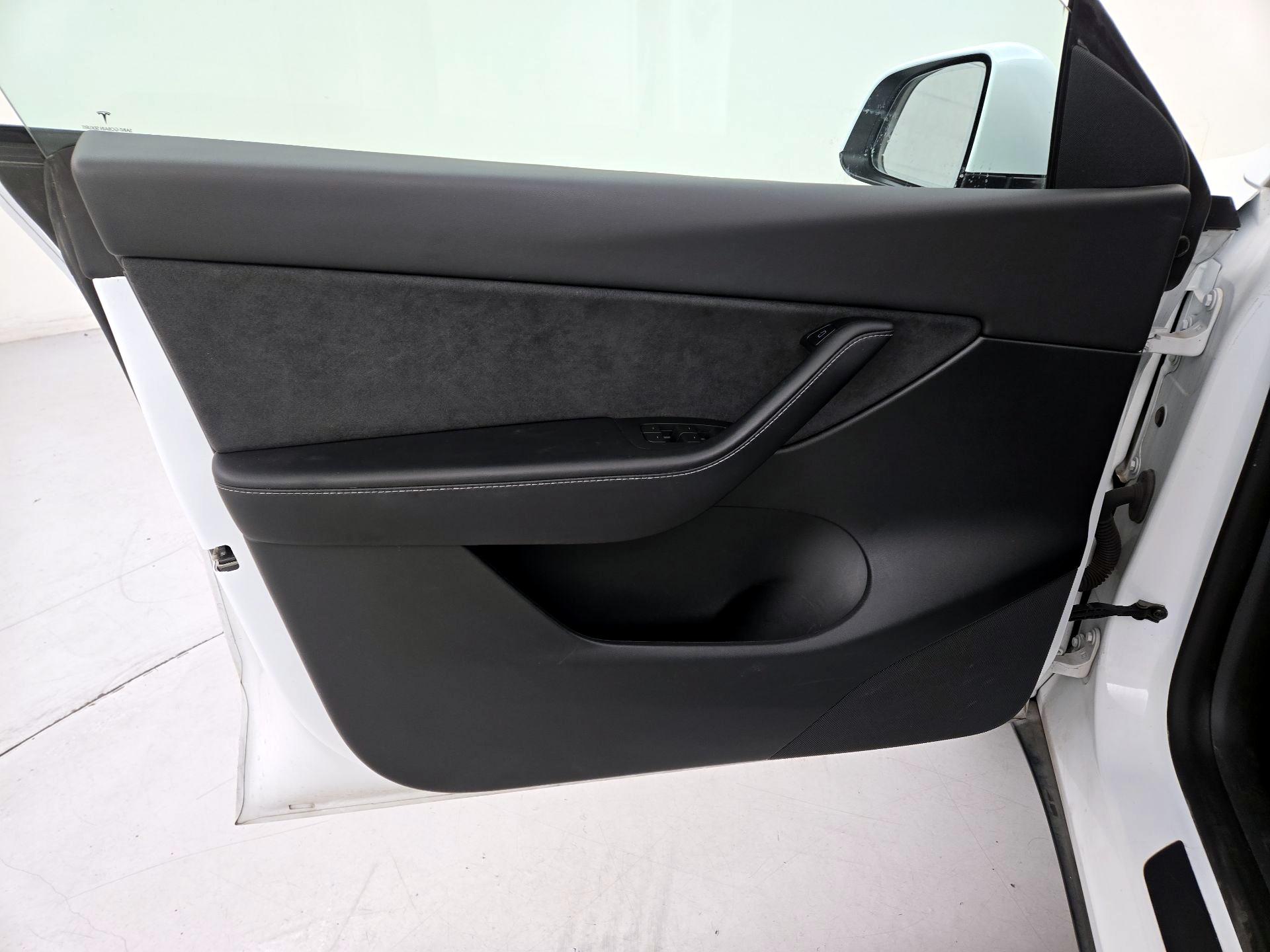 Thumbnail: 2022 Tesla Model Y - 12