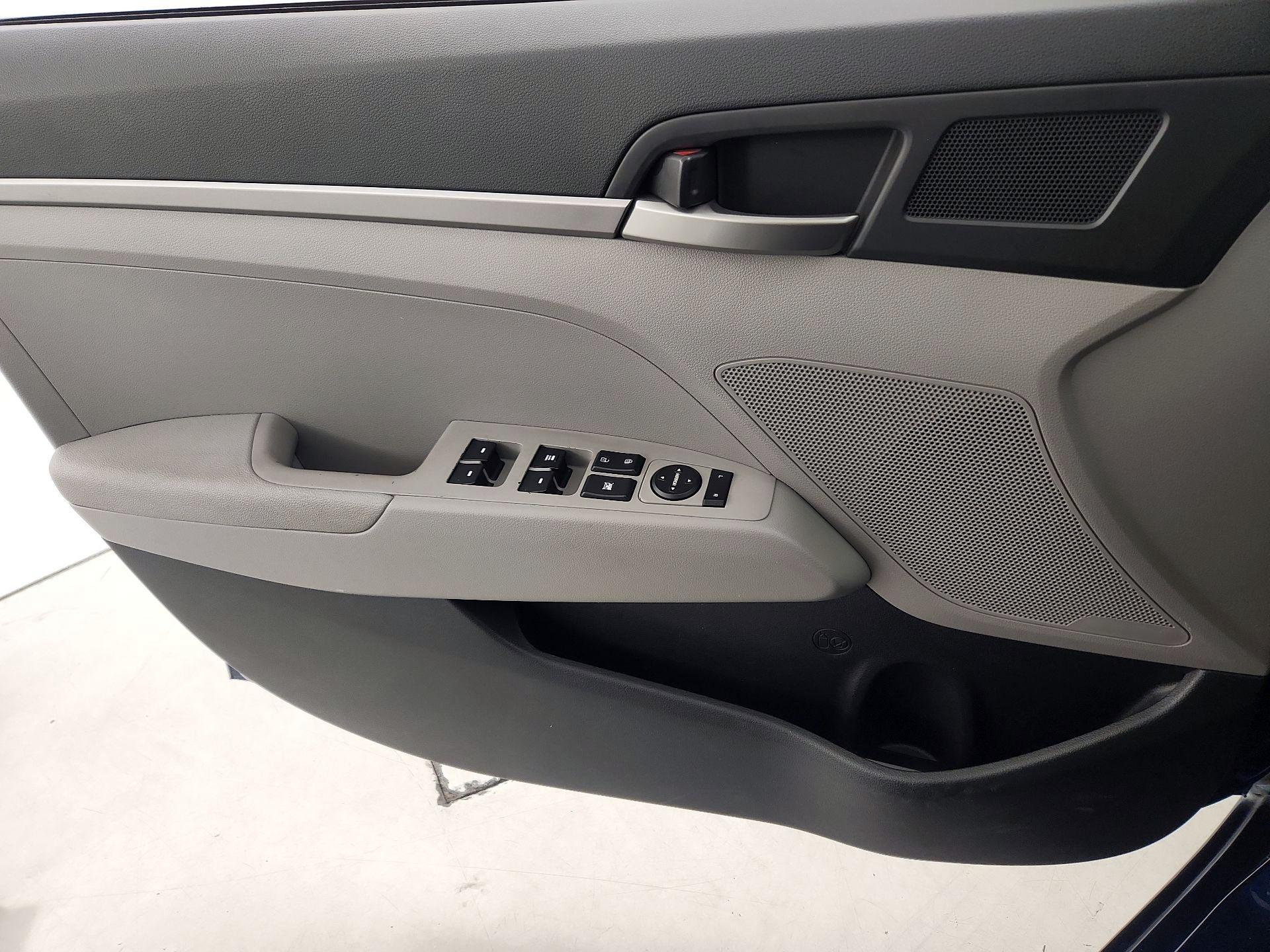 Thumbnail: 2018 Hyundai Elantra - 12