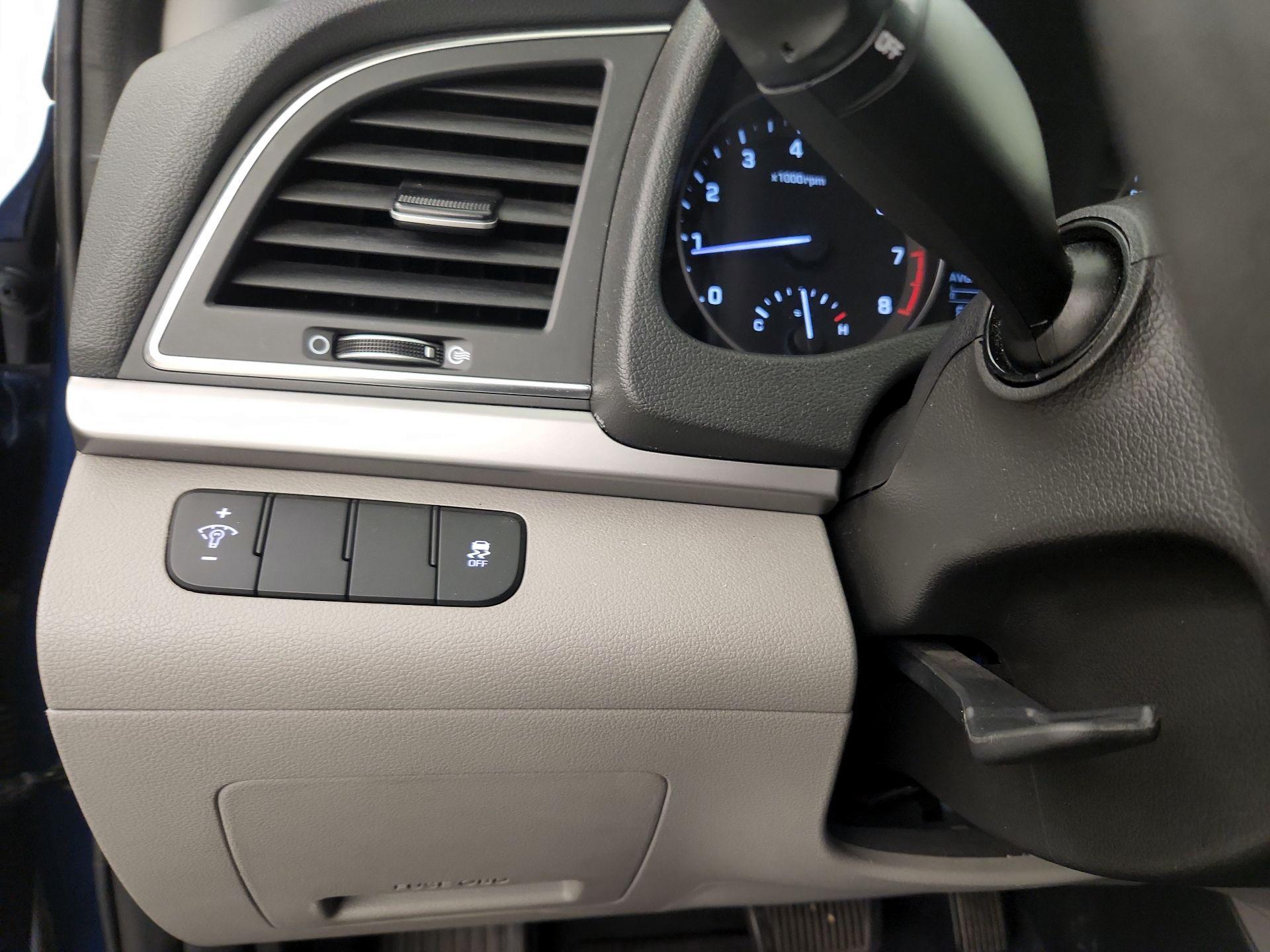 Thumbnail: 2018 Hyundai Elantra - 13