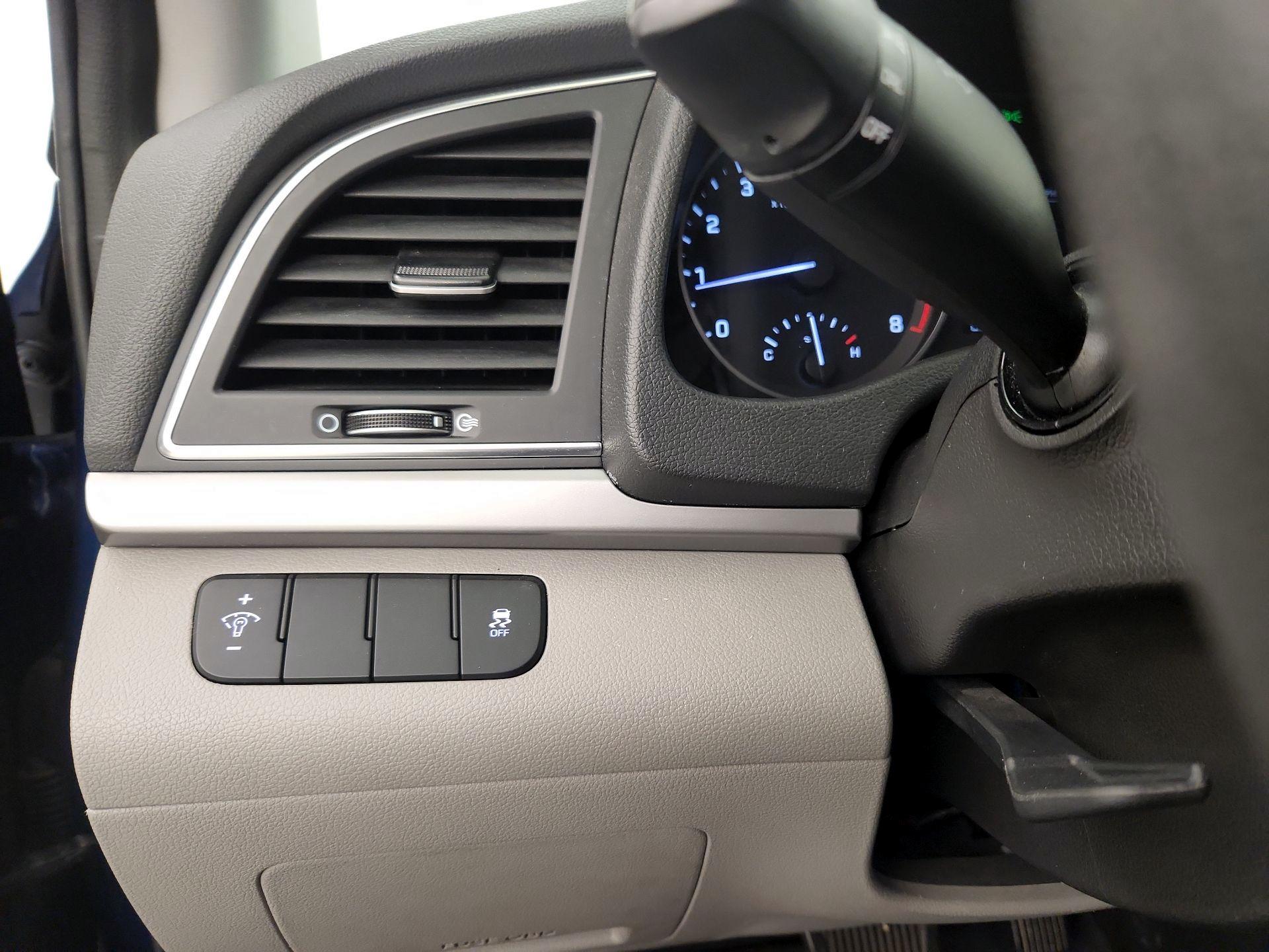 Thumbnail: 2018 Hyundai Elantra - 14