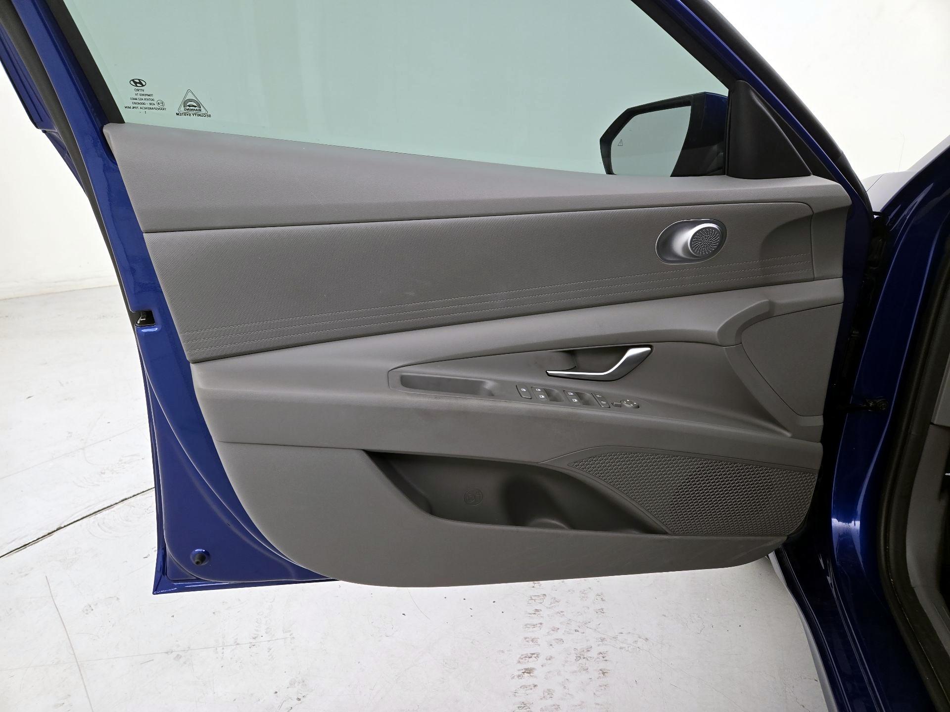 Thumbnail: 2022 Hyundai Elantra - 10