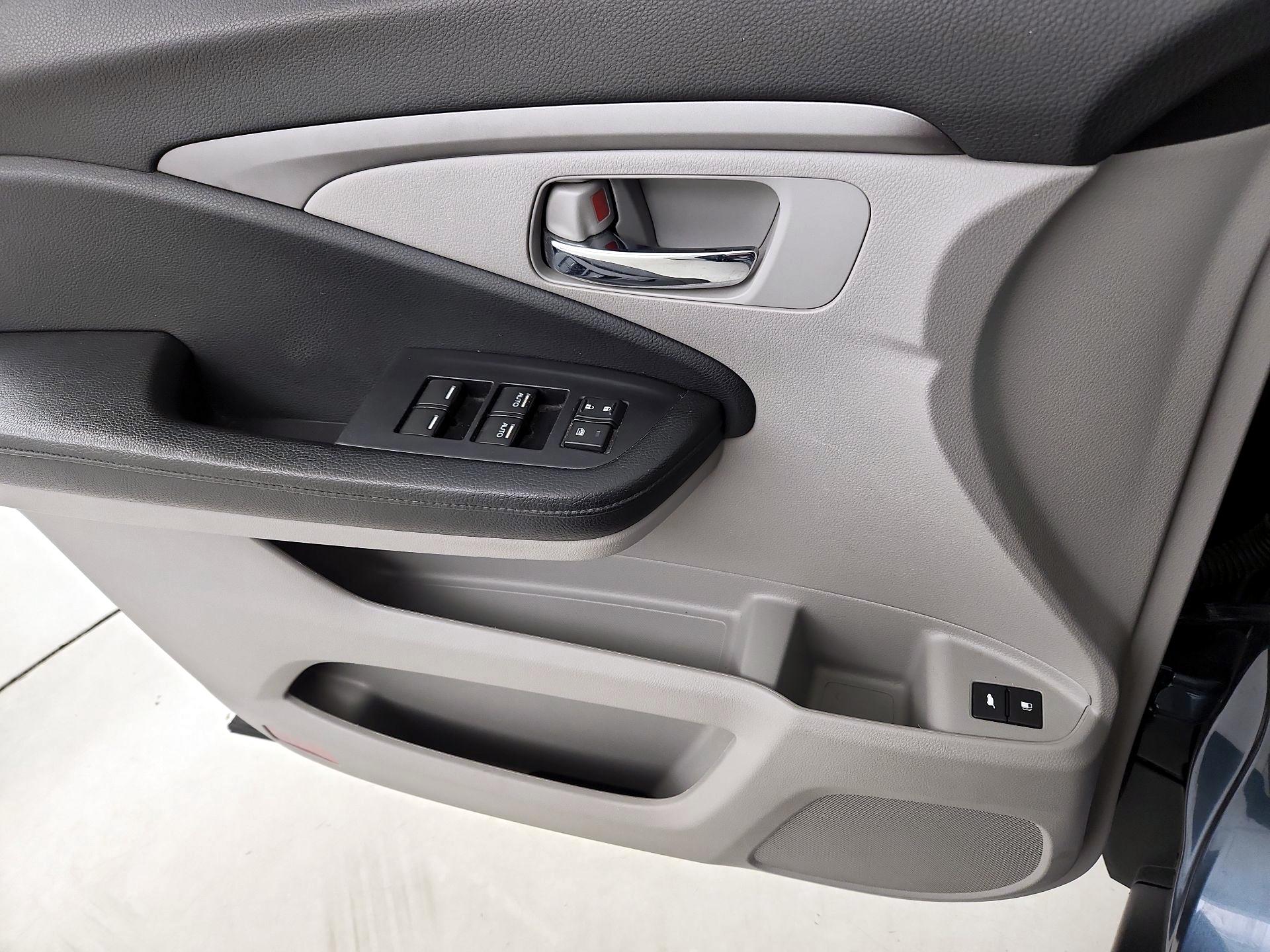 Thumbnail: 2018 Honda Pilot - 12