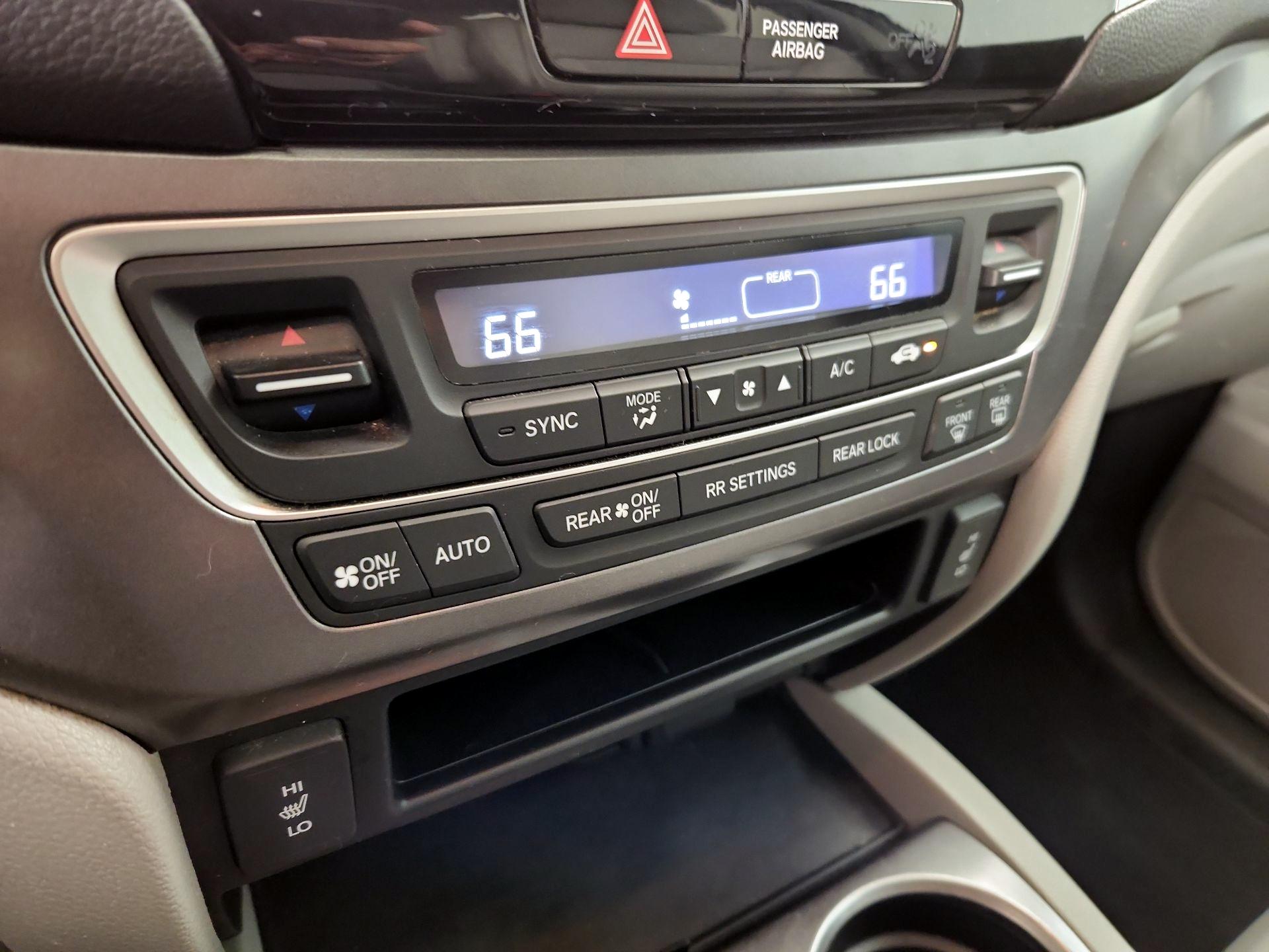 Thumbnail: 2018 Honda Pilot - 16
