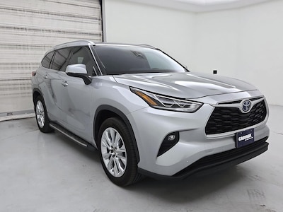 Silver 2023 Toyota Highlander Hybrid Limited