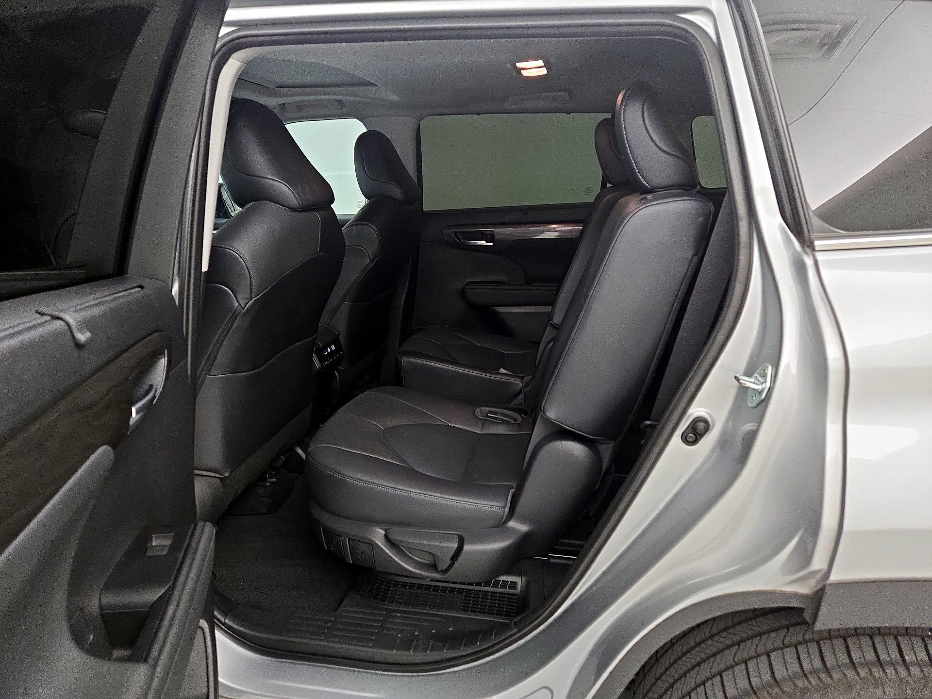Thumbnail: 2023 Toyota Highlander - 18