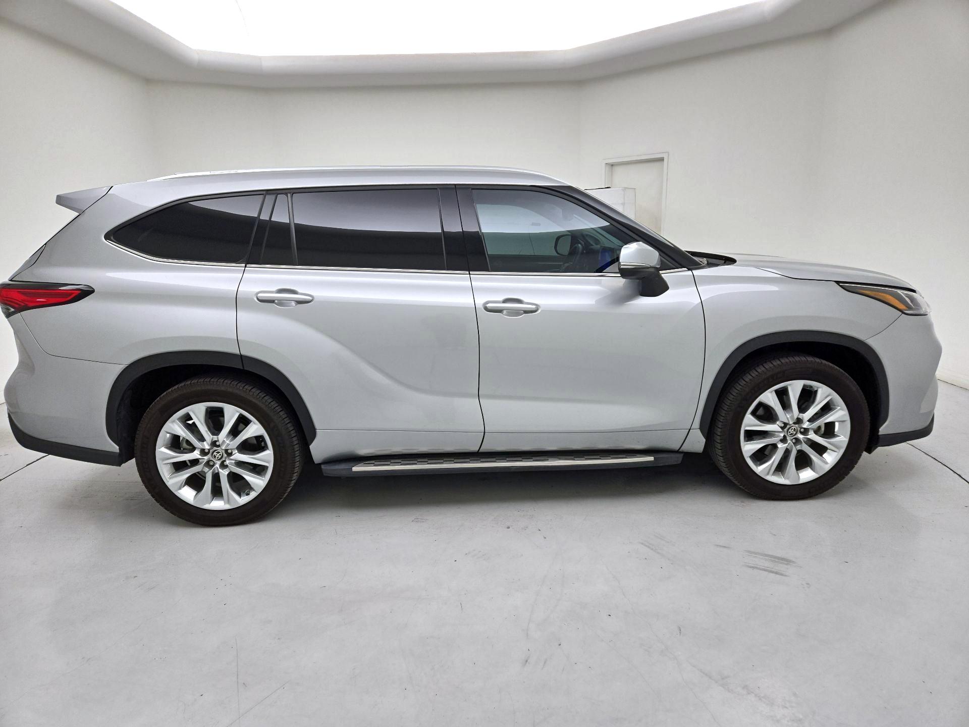 Thumbnail: 2023 Toyota Highlander - 4