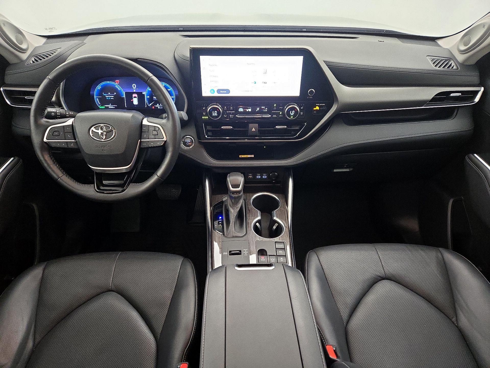 Thumbnail: 2023 Toyota Highlander - 8