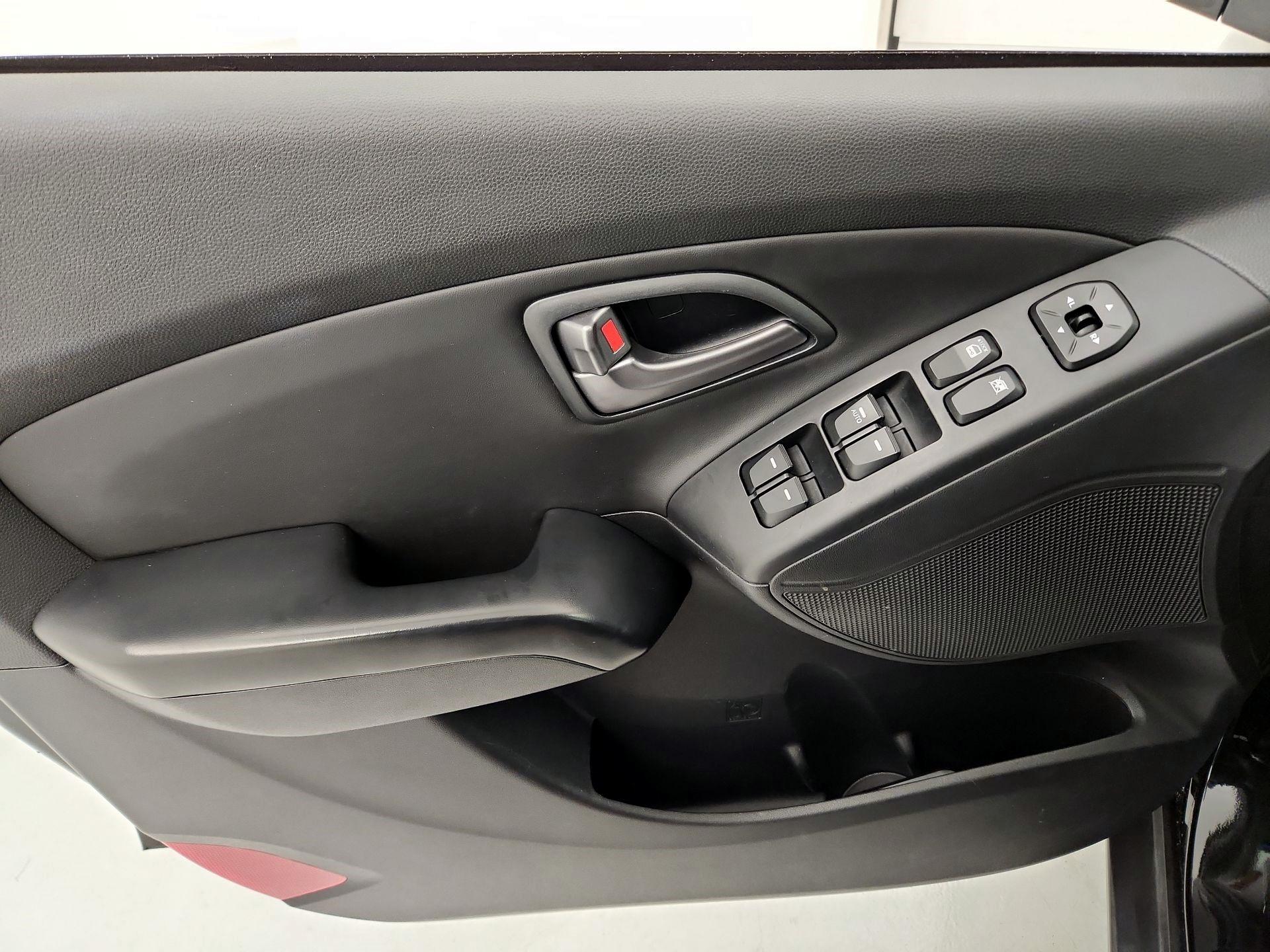 Thumbnail: 2015 Hyundai Tucson - 12