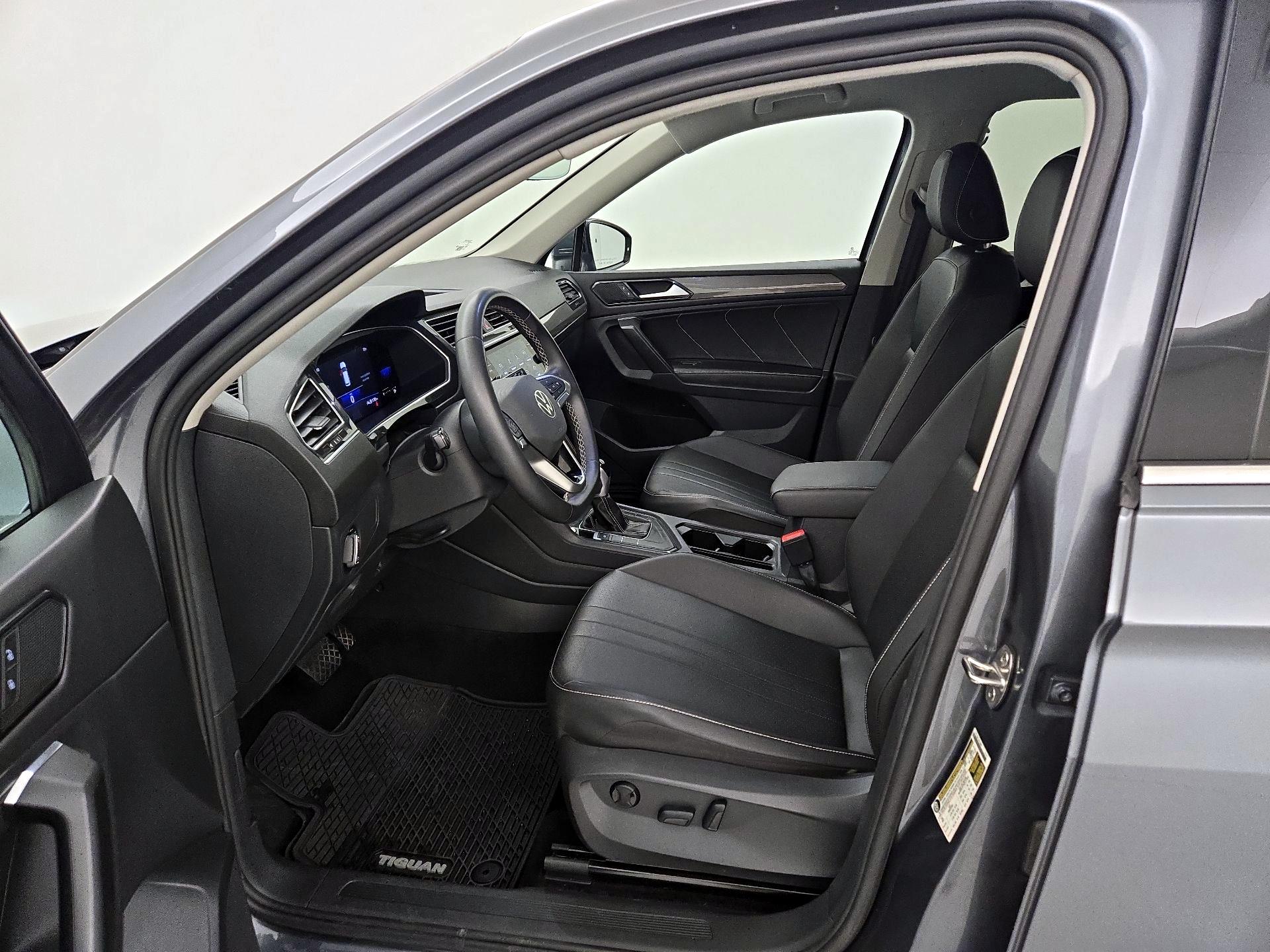 Thumbnail: 2023 Volkswagen Tiguan - 11