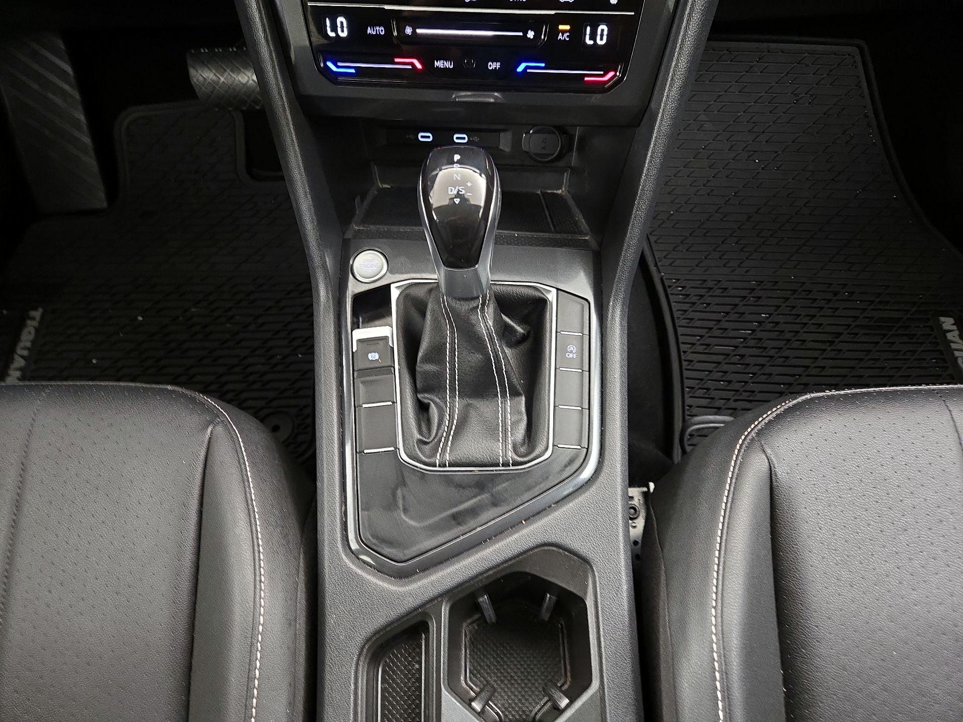 Thumbnail: 2023 Volkswagen Tiguan - 17