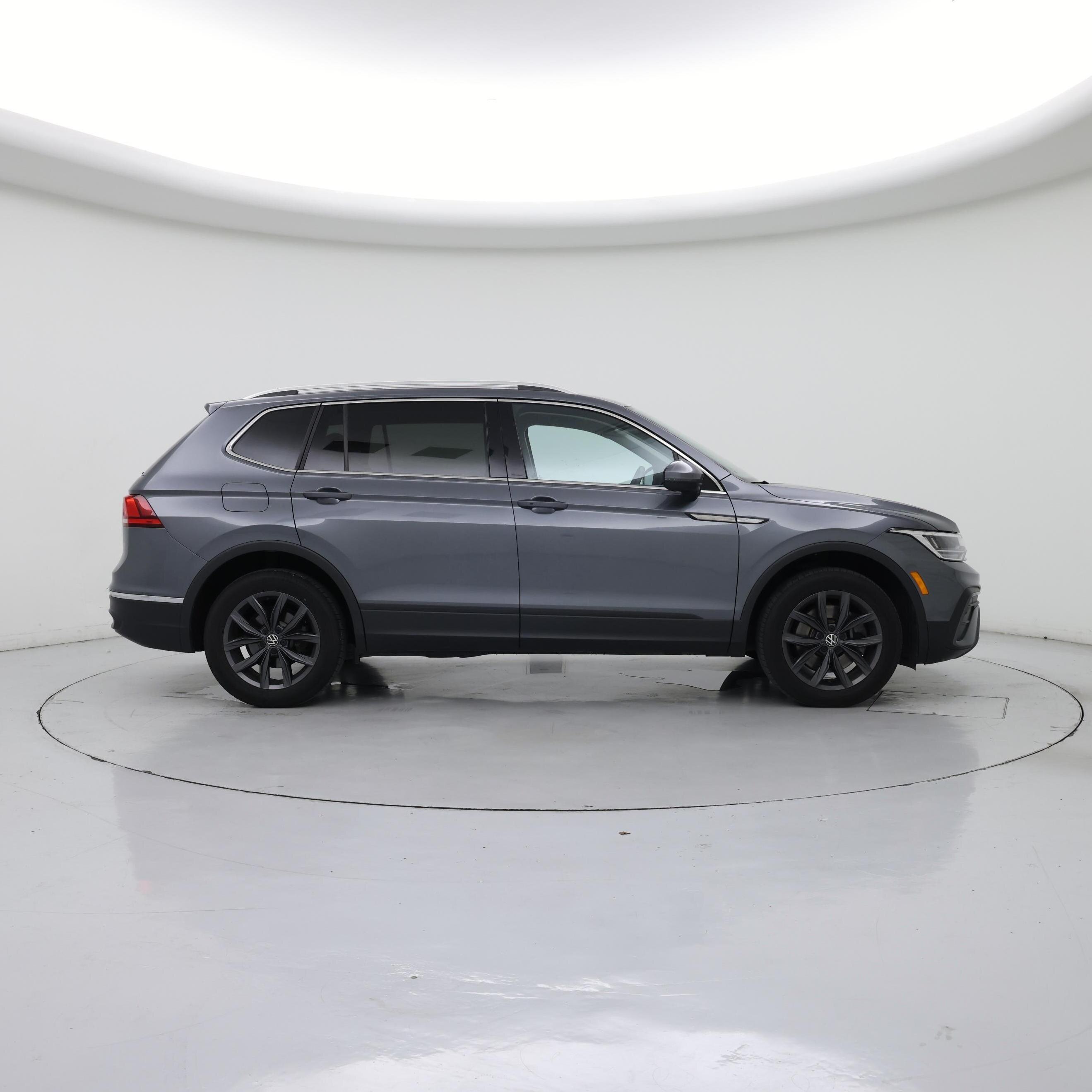 Thumbnail: 2023 Volkswagen Tiguan - 7