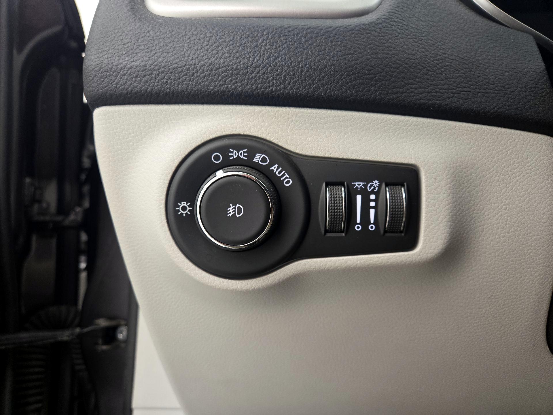 Thumbnail: 2020 Jeep Compass - 11