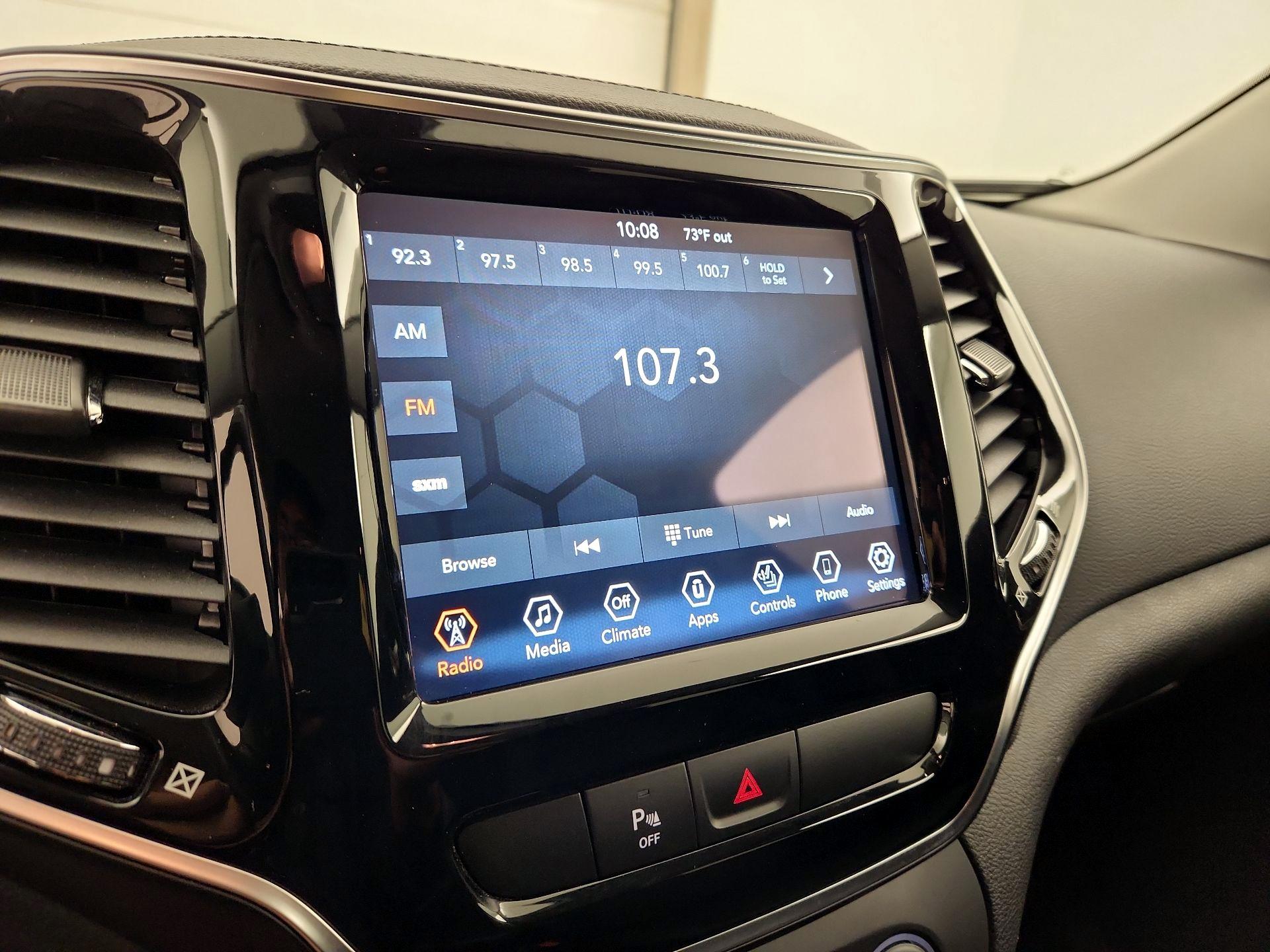 Thumbnail: 2019 Jeep Cherokee - 15