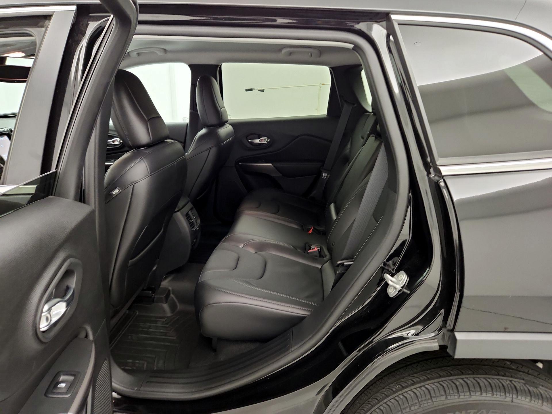 Thumbnail: 2019 Jeep Cherokee - 19