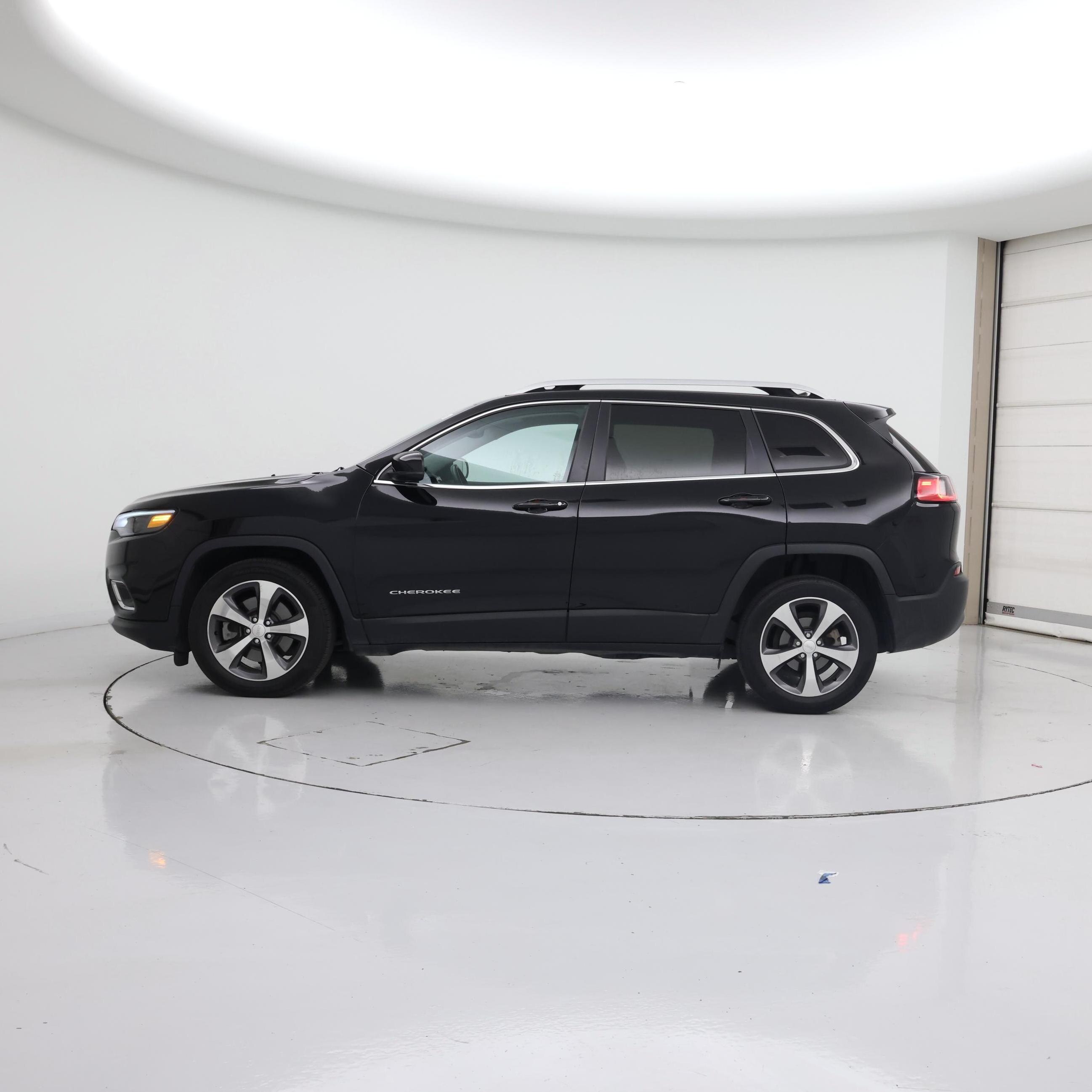 Thumbnail: 2019 Jeep Cherokee - 3