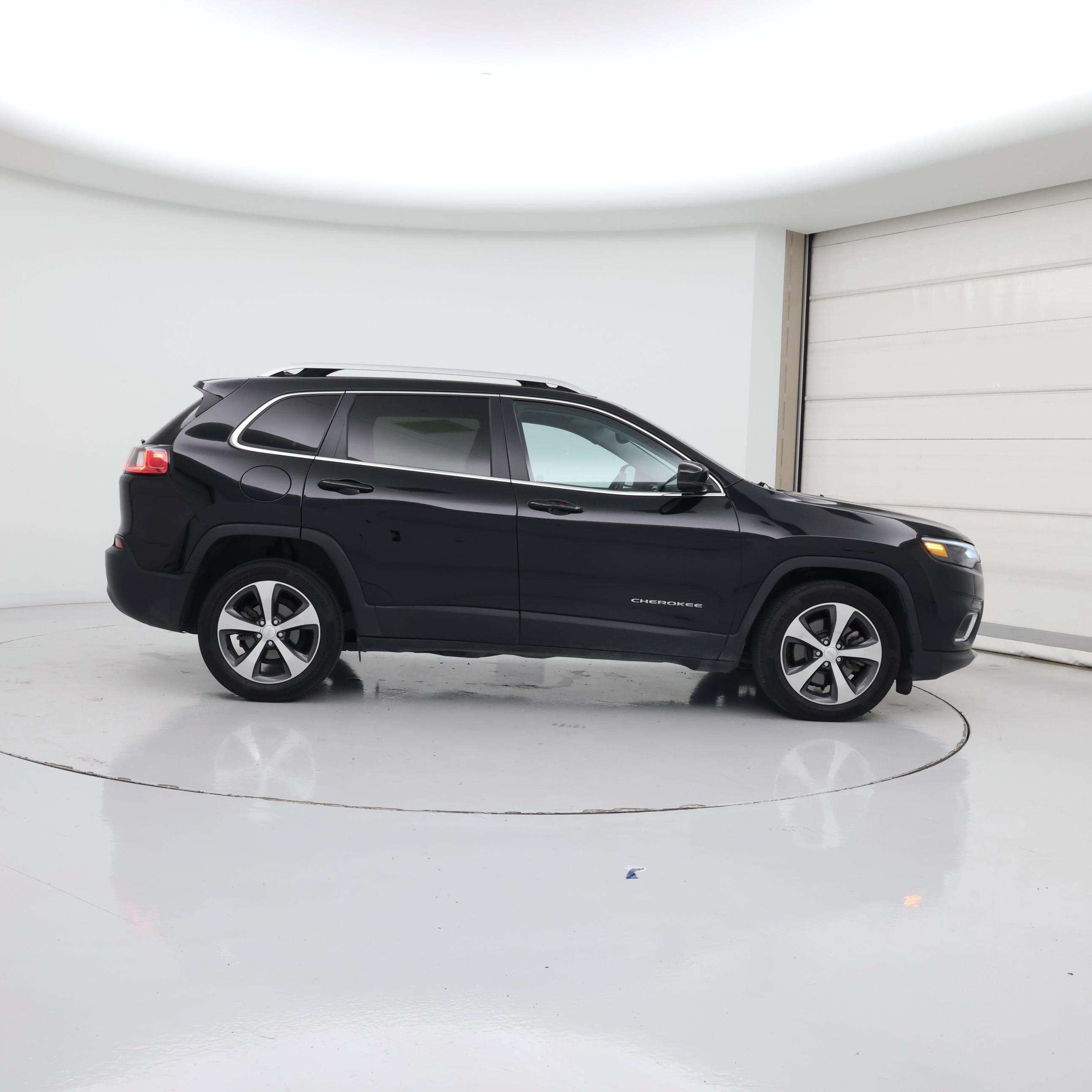 Thumbnail: 2019 Jeep Cherokee - 7