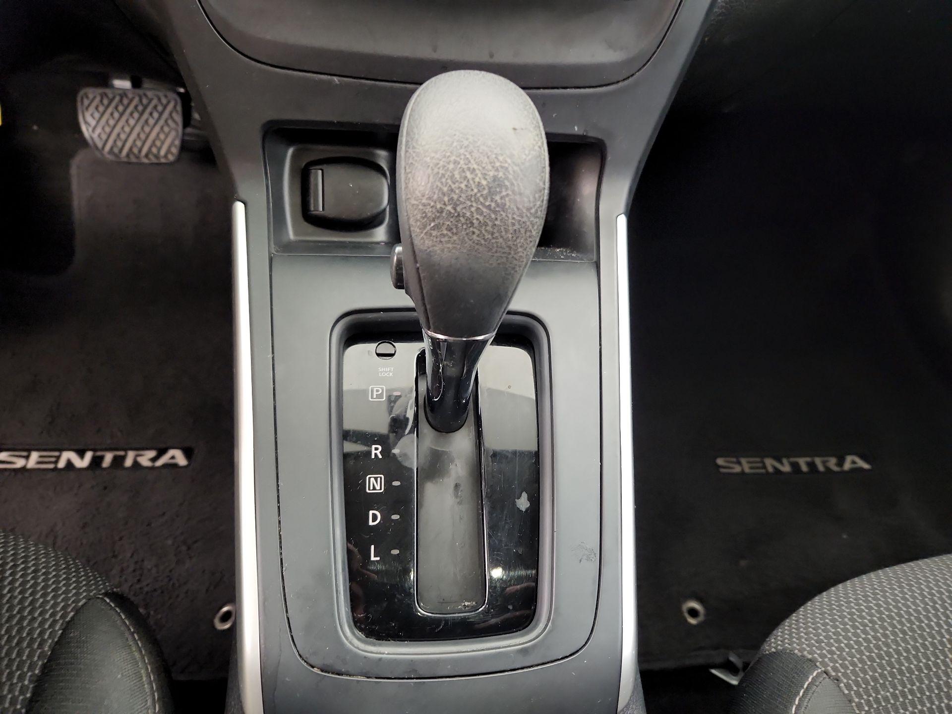 Thumbnail: 2017 Nissan Sentra - 16