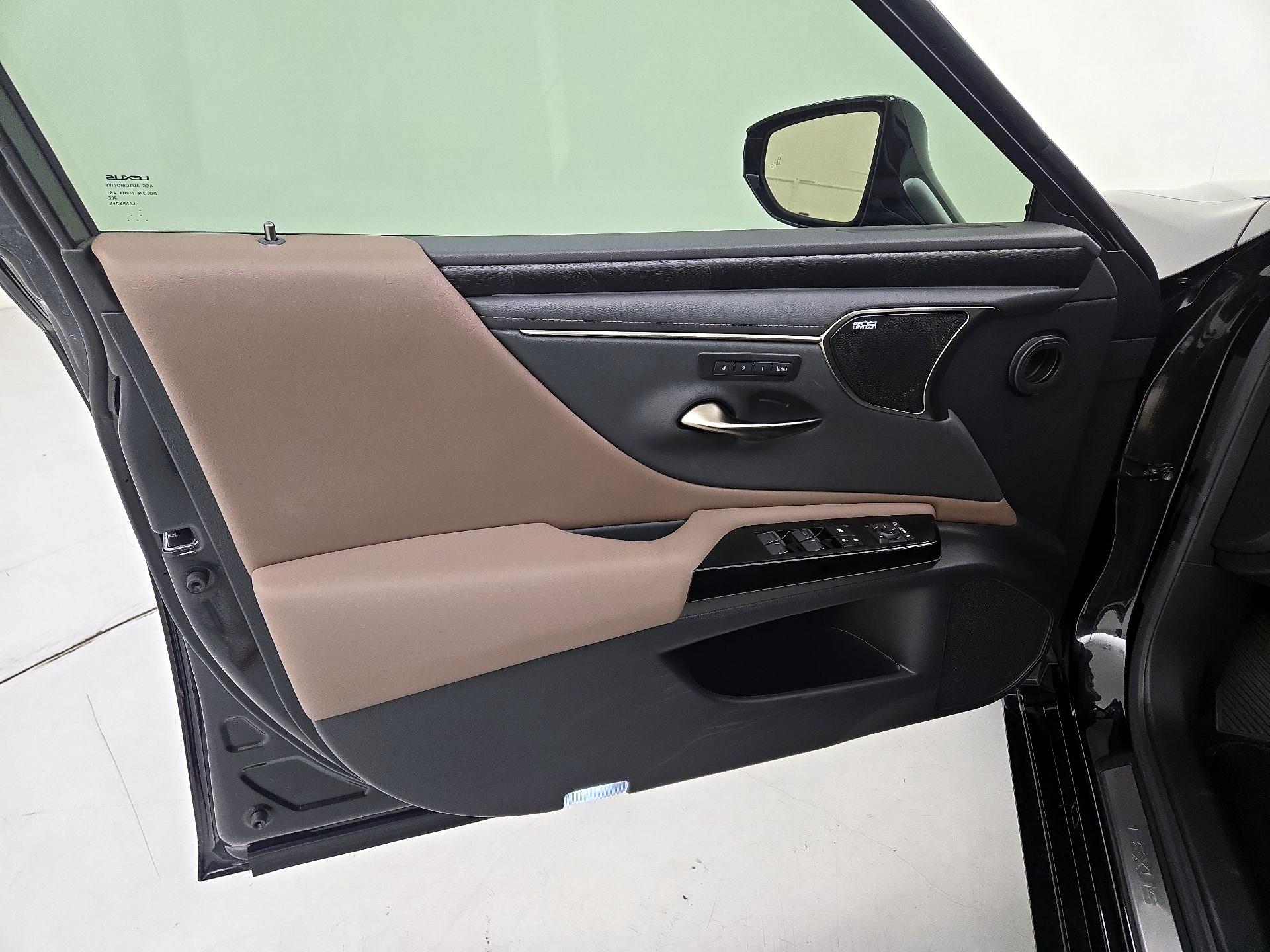 Thumbnail: 2023 Lexus ES - 10