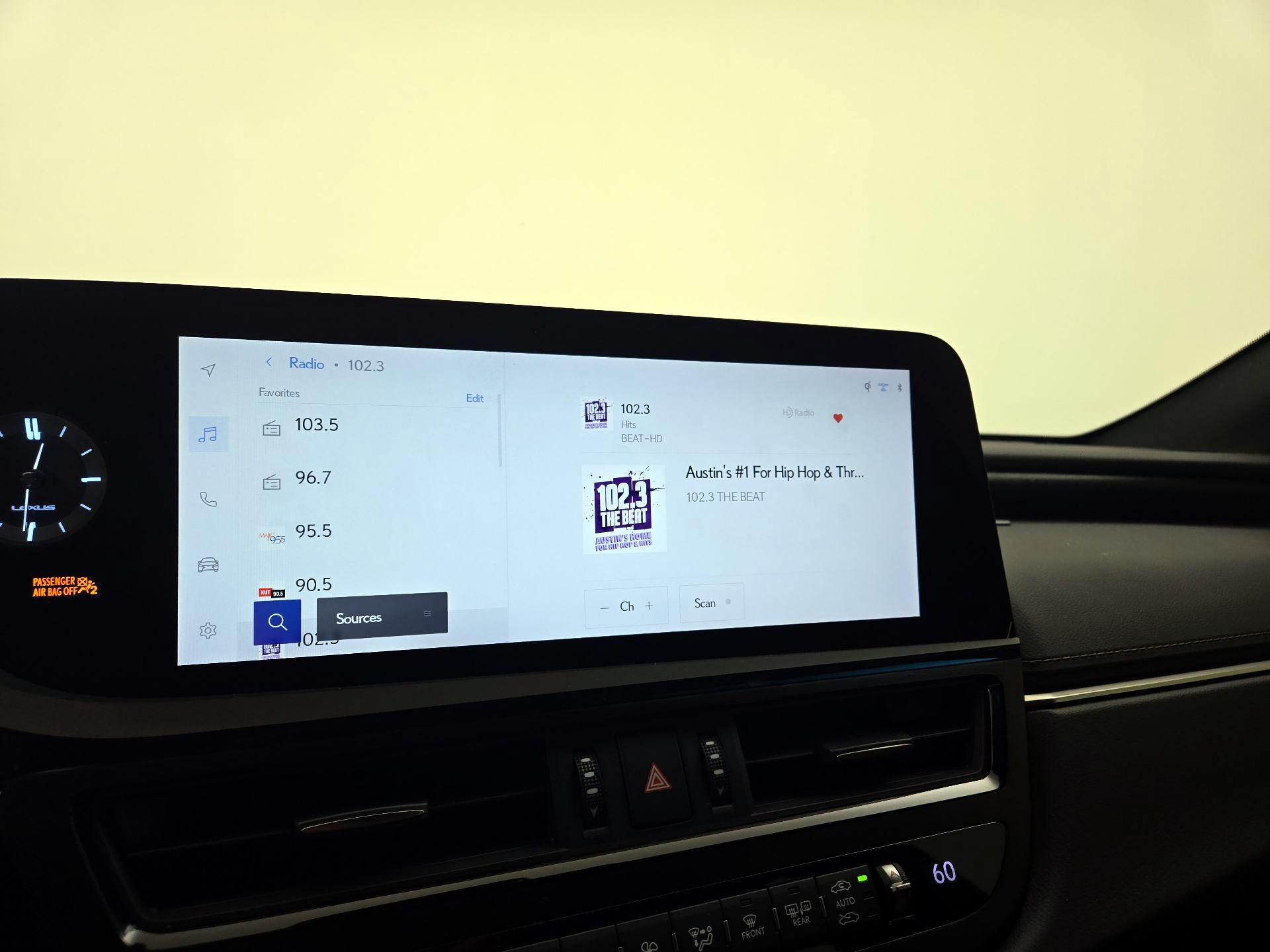 Thumbnail: 2023 Lexus ES - 14