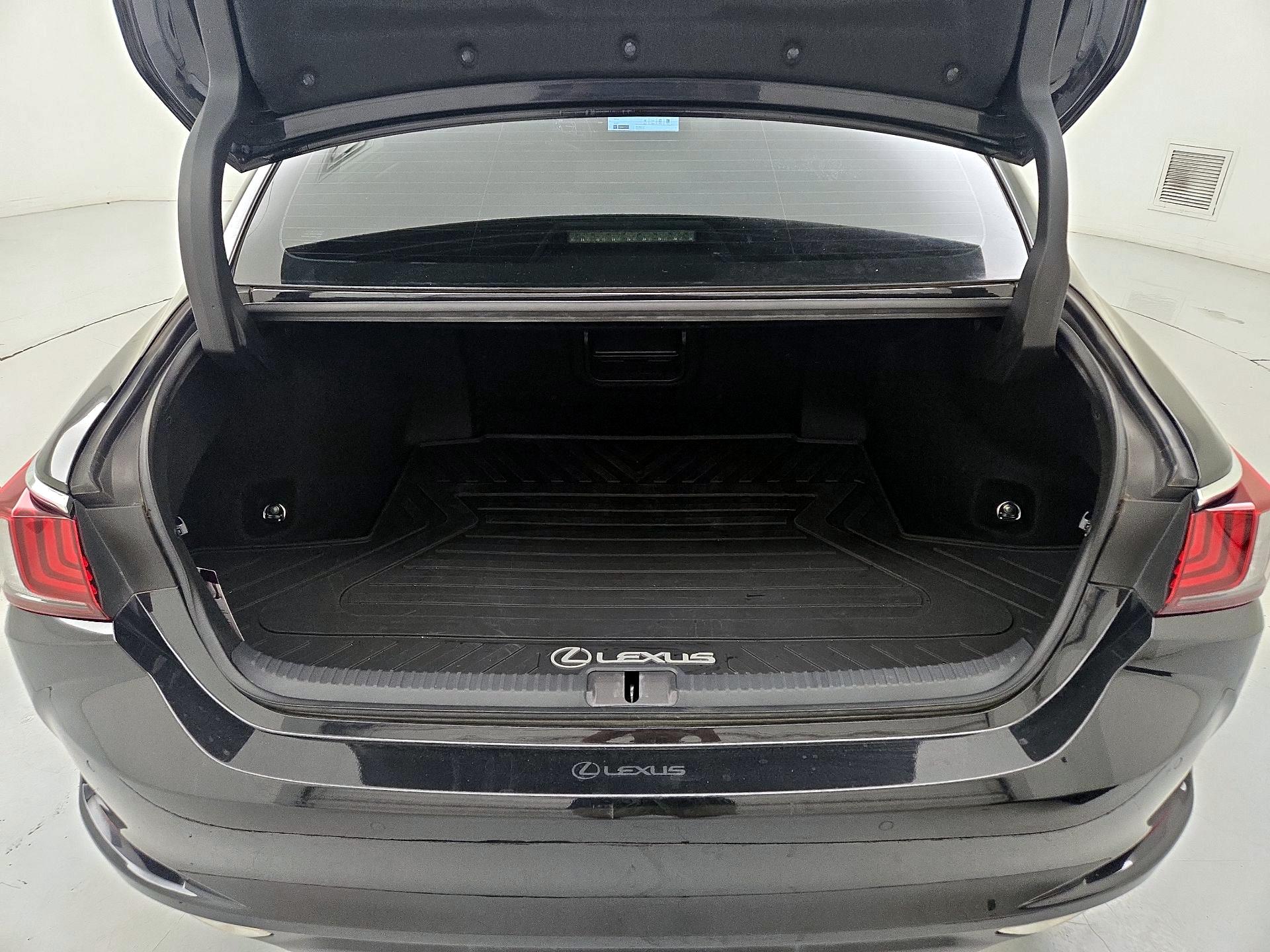 Thumbnail: 2023 Lexus ES - 20