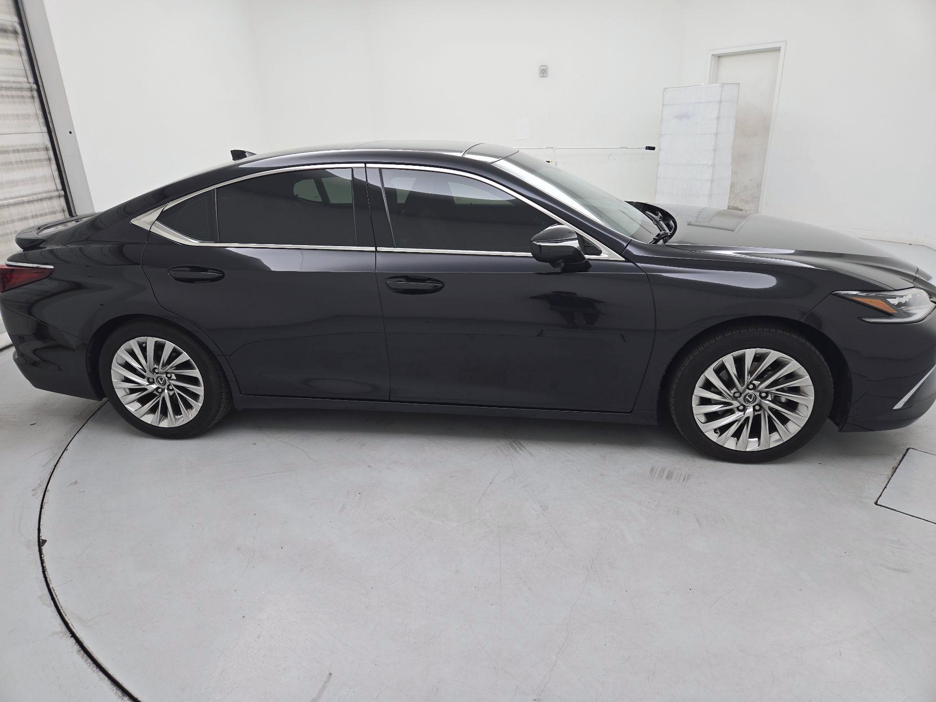 Thumbnail: 2023 Lexus ES - 4