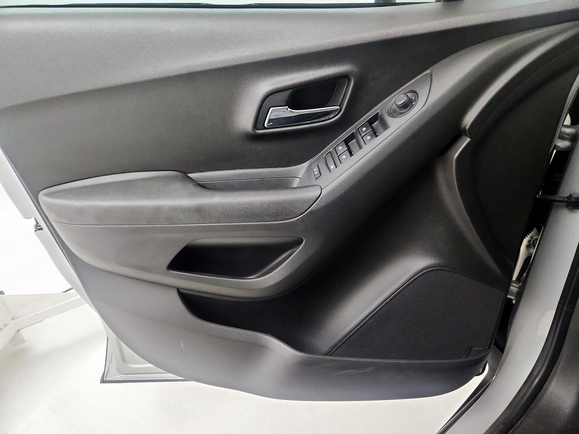 Thumbnail: 2019 Chevrolet Trax - 12