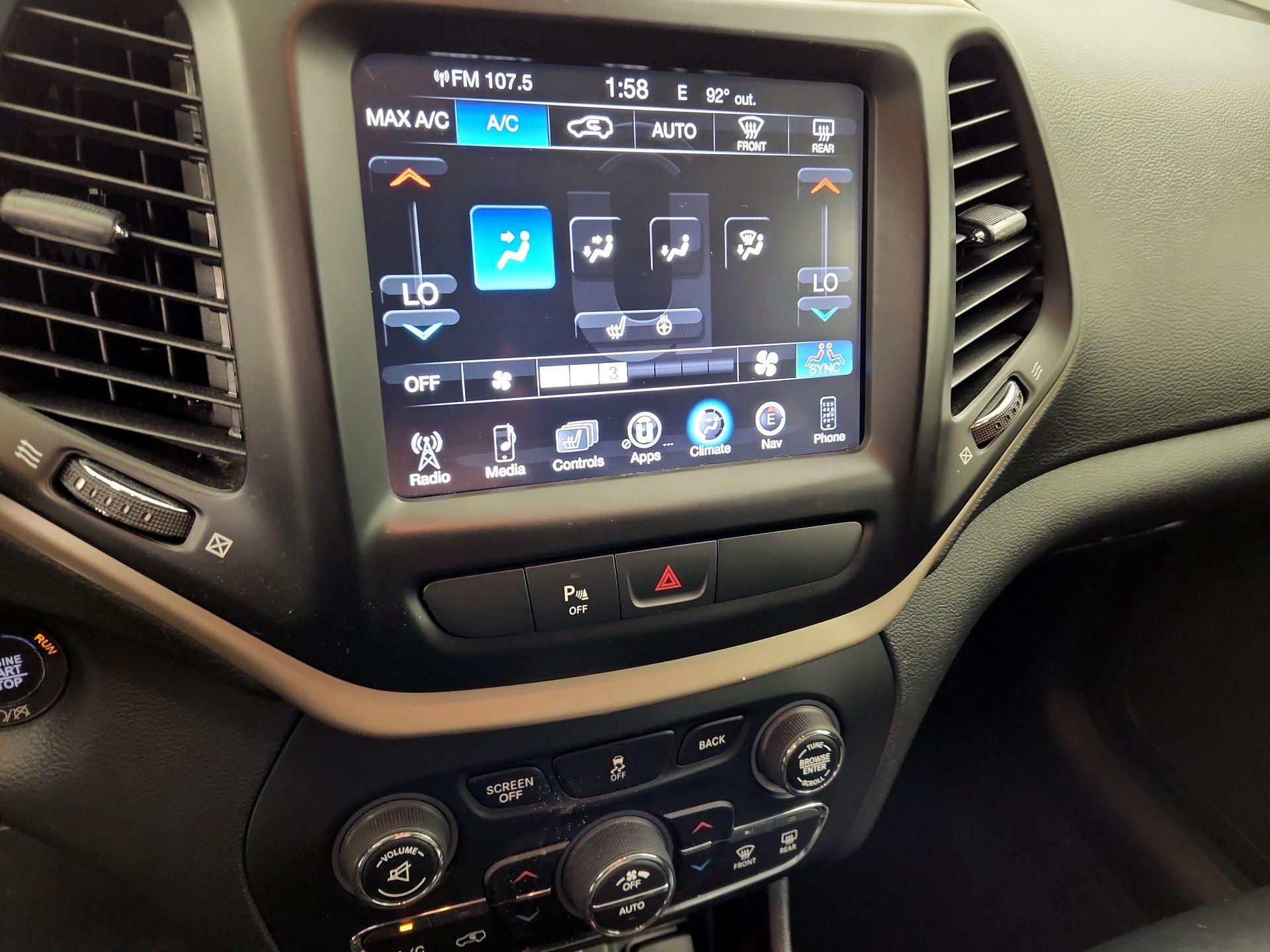 Thumbnail: 2016 Jeep Cherokee - 17