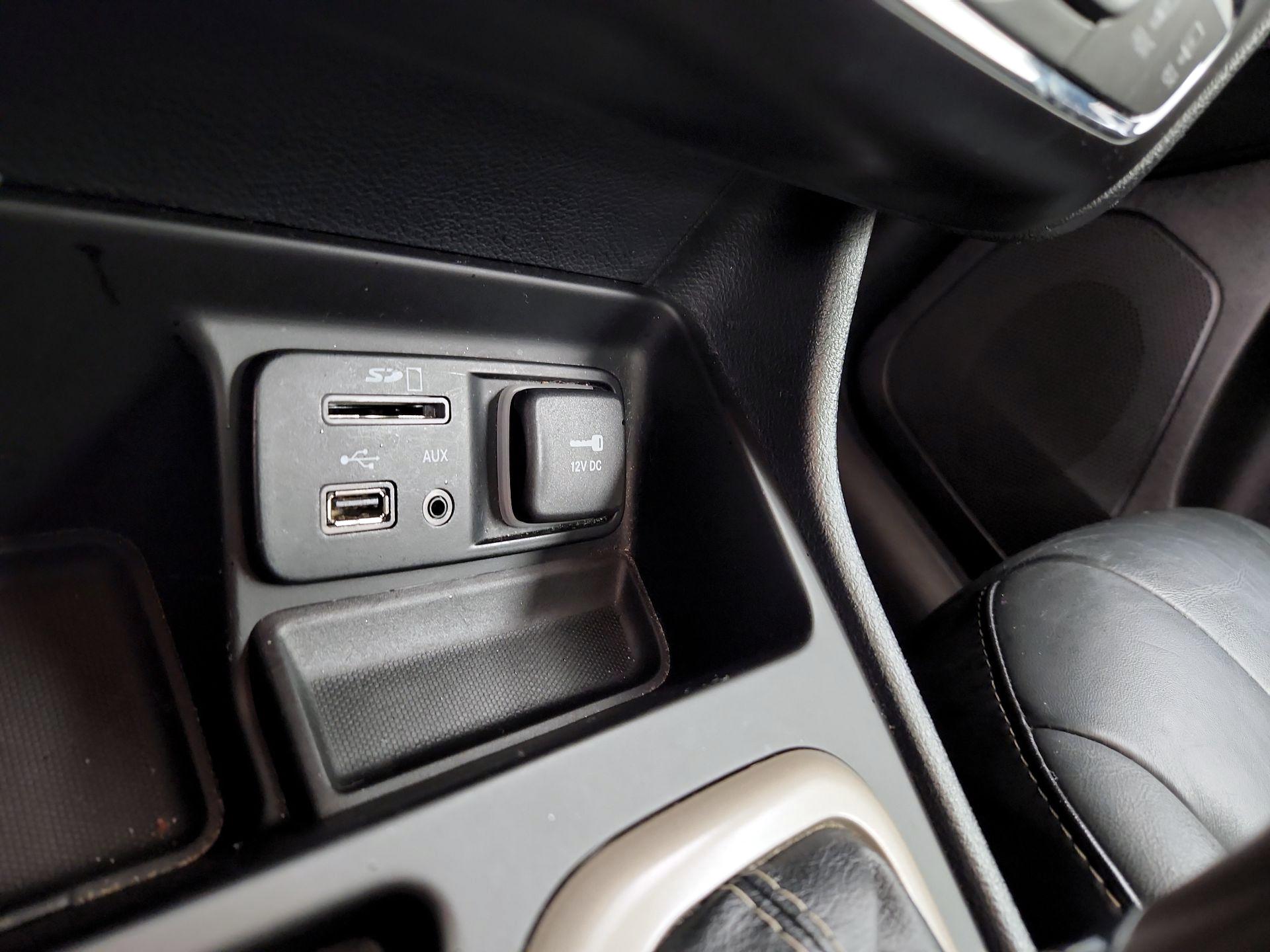 Thumbnail: 2016 Jeep Cherokee - 19