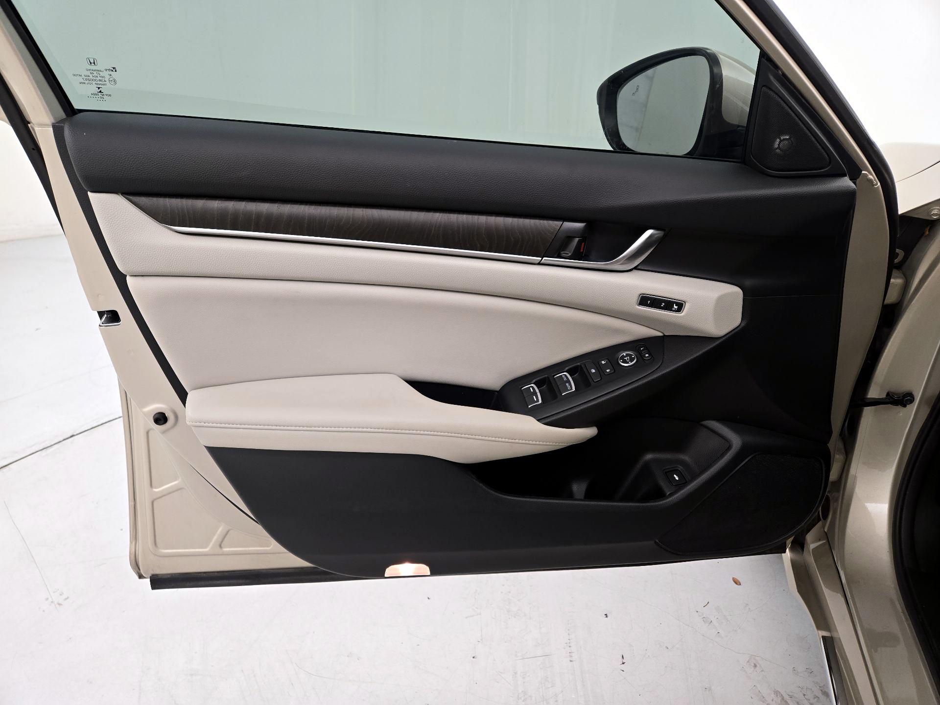 Thumbnail: 2020 Honda Accord - 10