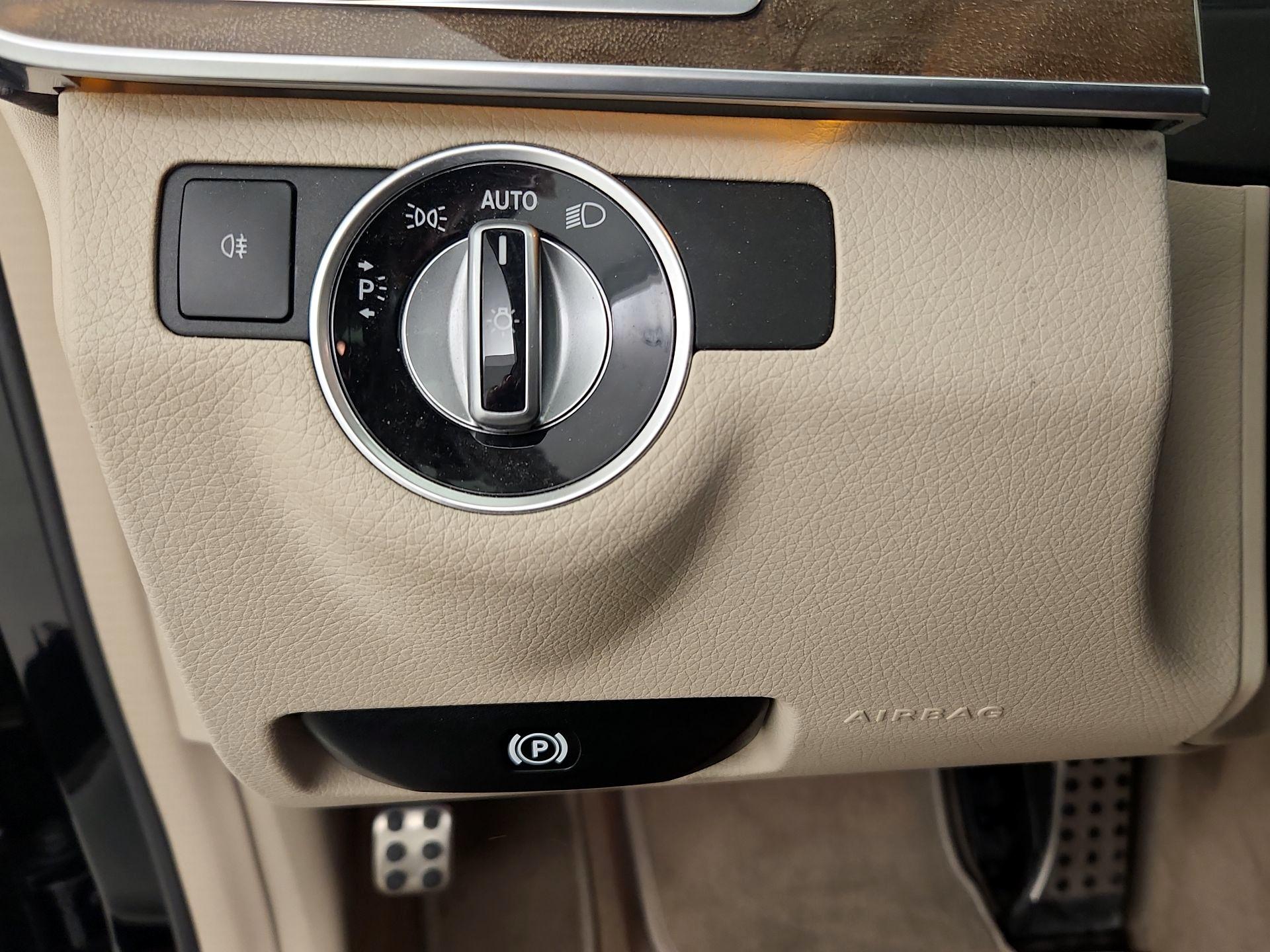 Thumbnail: 2016 Mercedes-Benz E-Class - 13