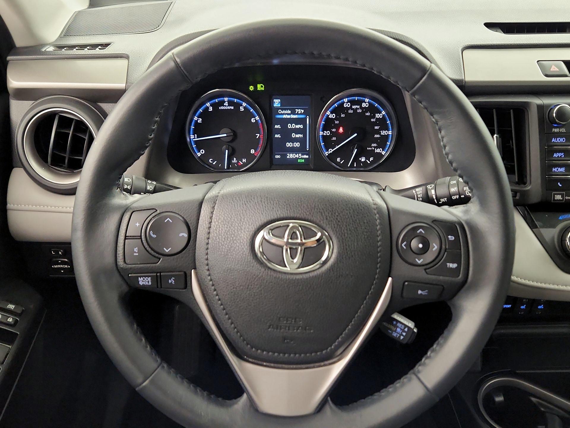 Thumbnail: 2018 Toyota RAV4 - 10