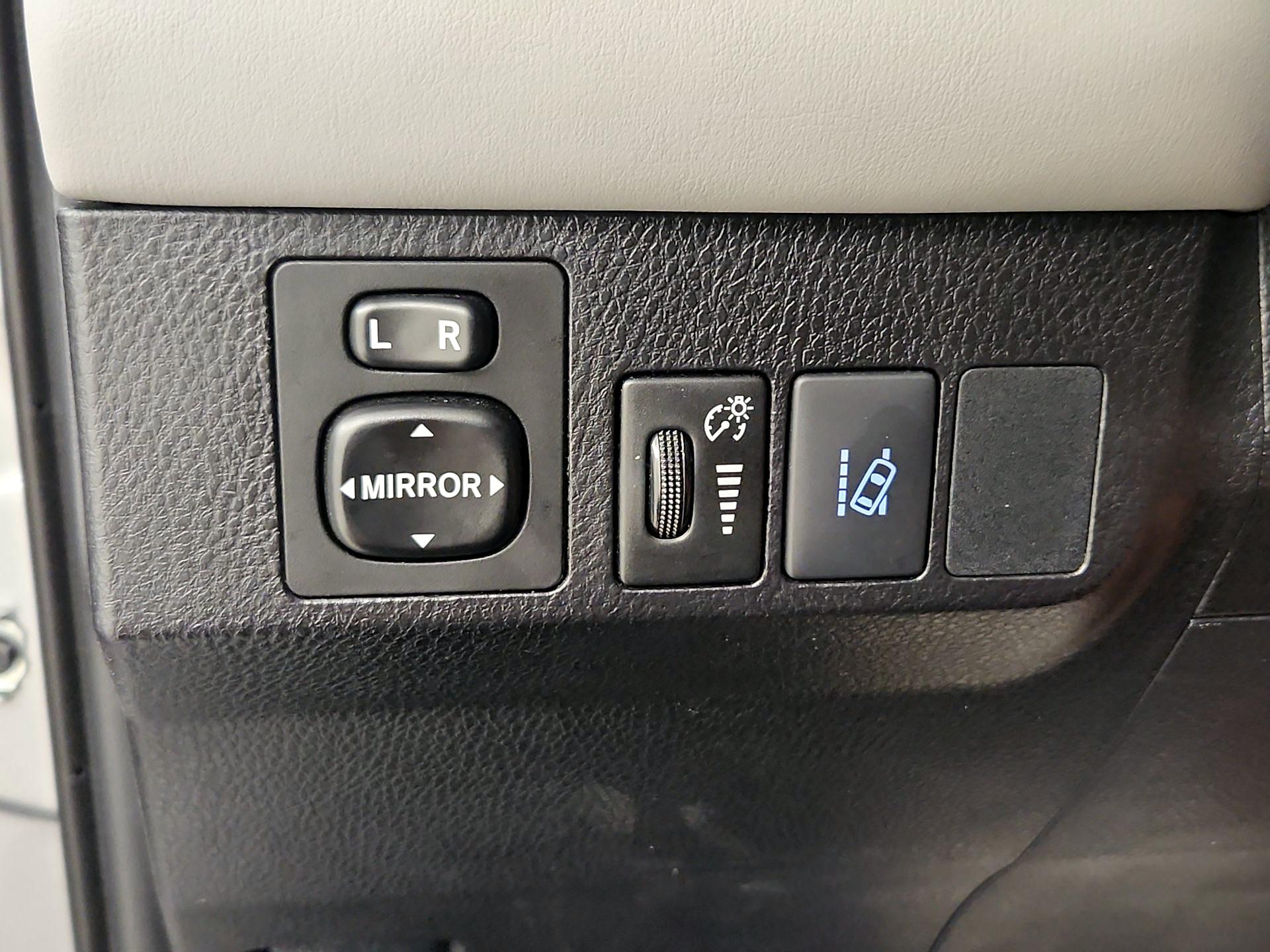 Thumbnail: 2018 Toyota RAV4 - 13