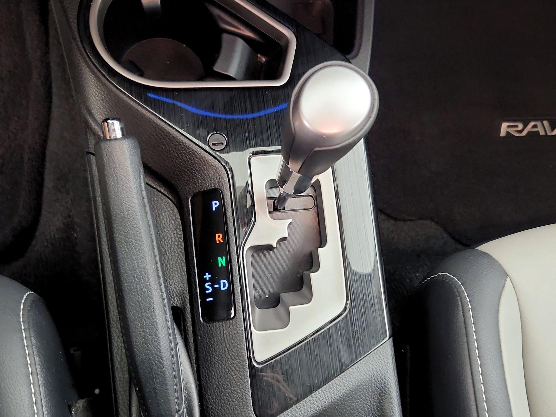 Thumbnail: 2018 Toyota RAV4 - 17