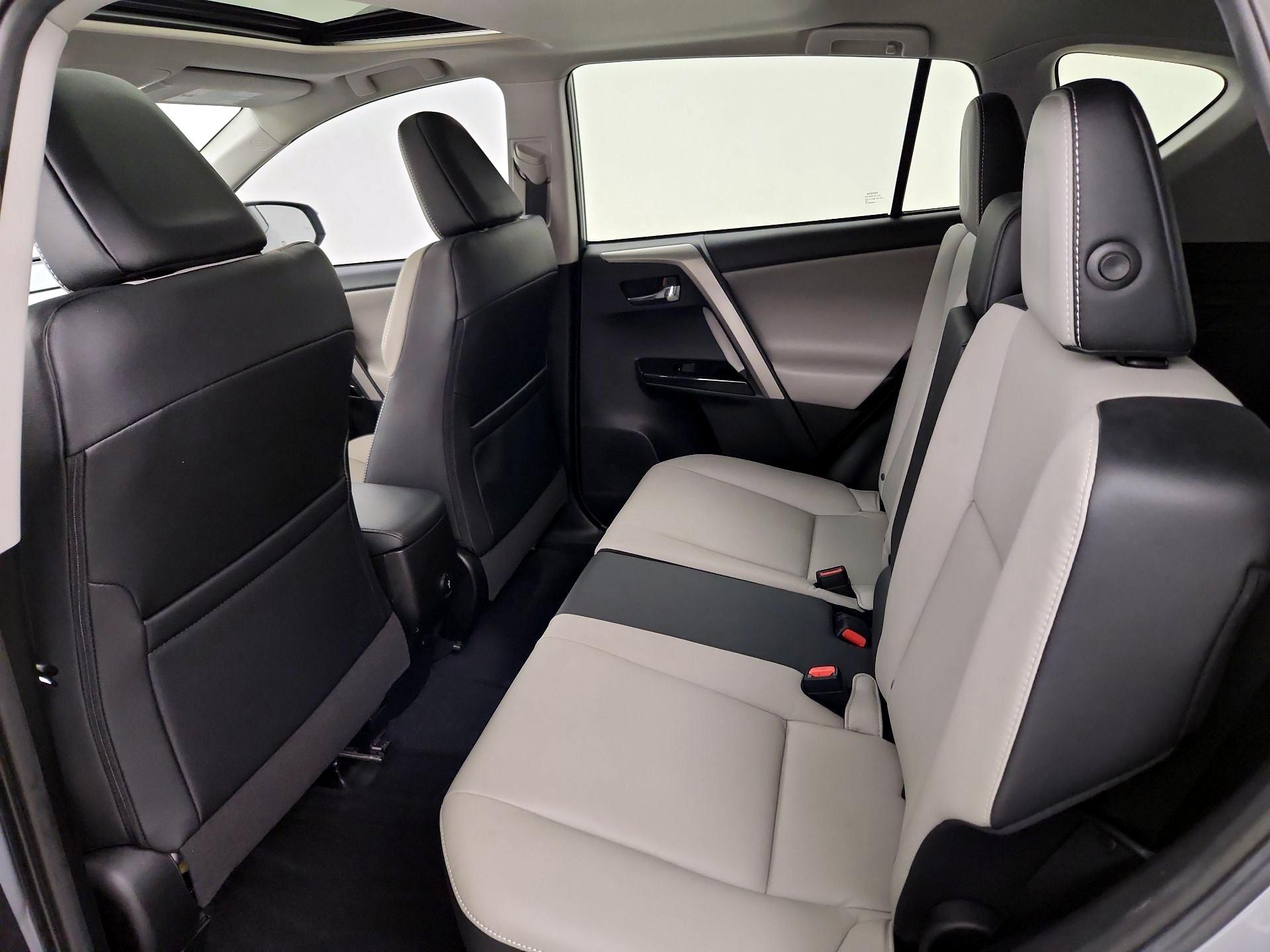 Thumbnail: 2018 Toyota RAV4 - 20