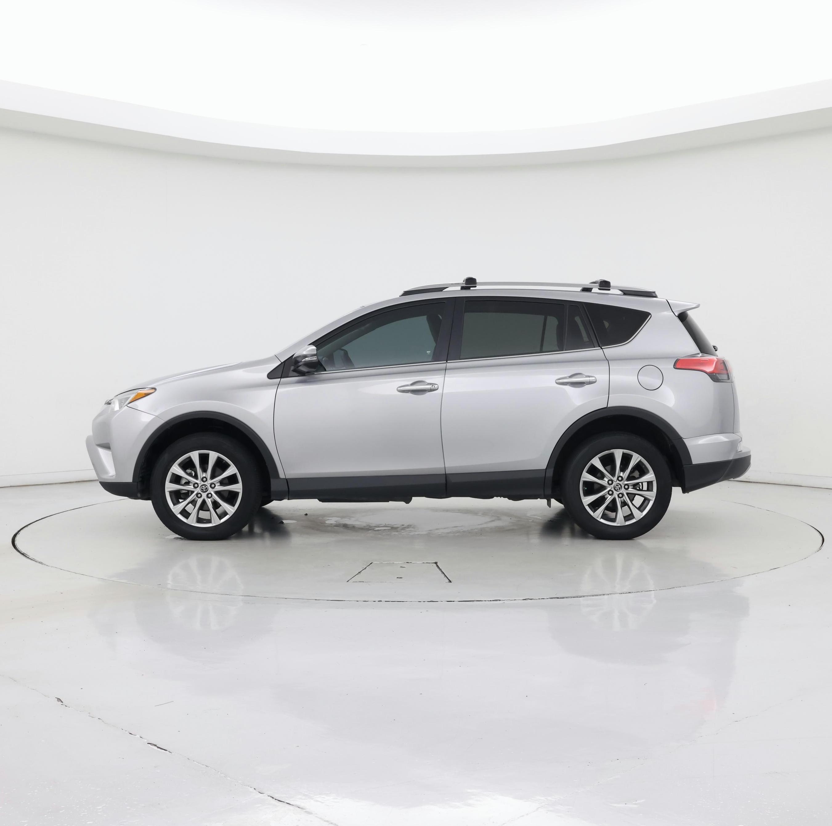 Thumbnail: 2018 Toyota RAV4 - 3