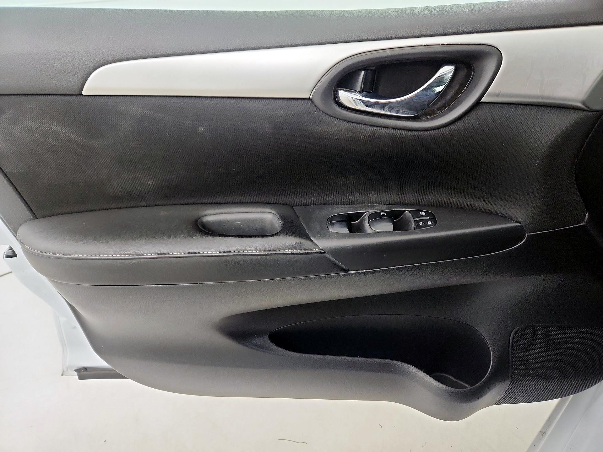 Thumbnail: 2019 Nissan Sentra - 12