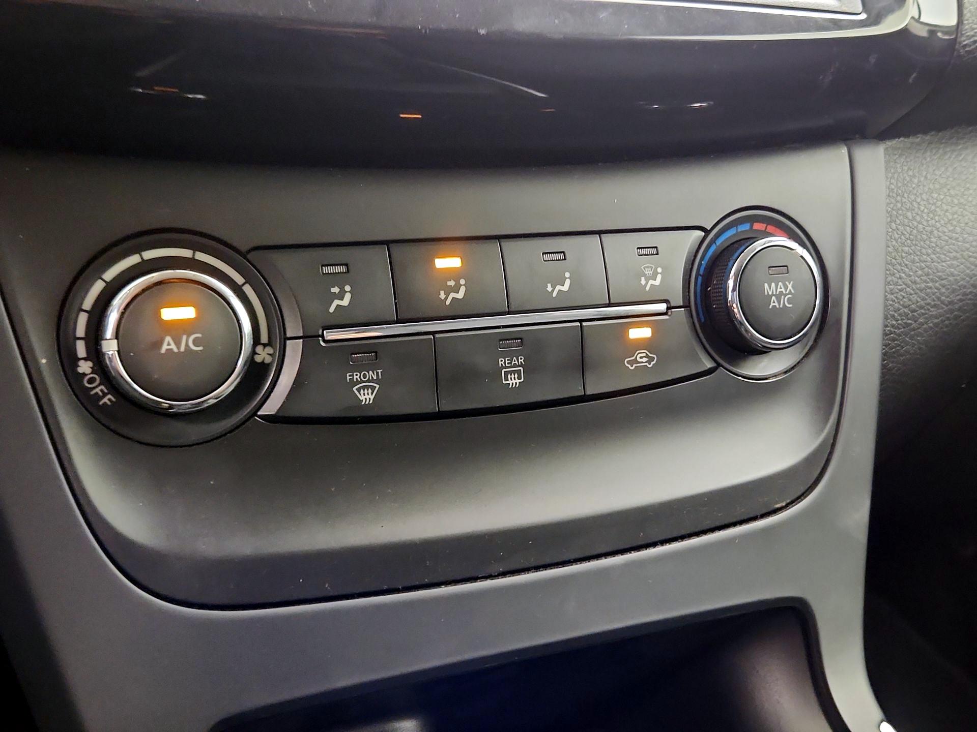 Thumbnail: 2019 Nissan Sentra - 16