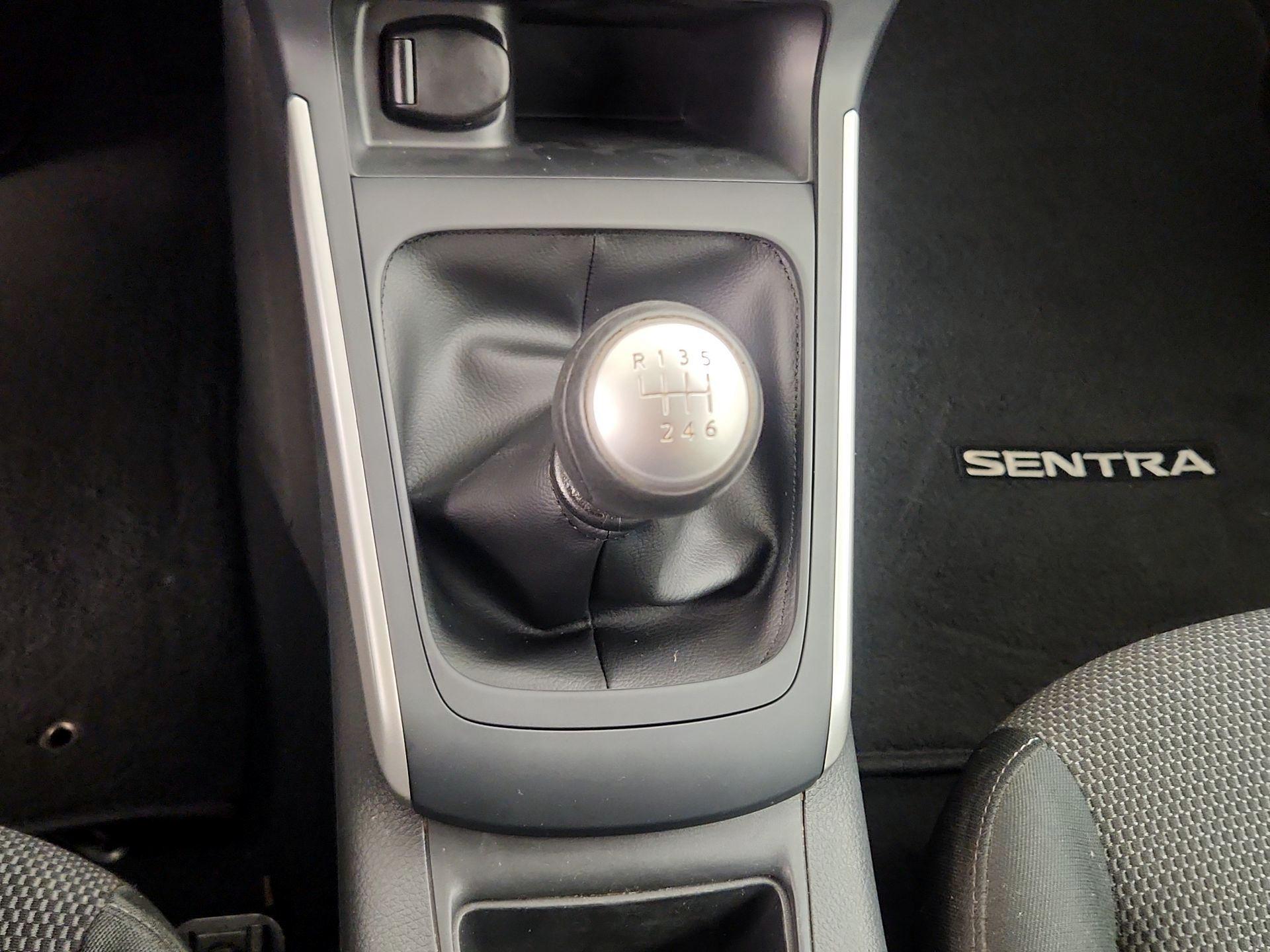 Thumbnail: 2019 Nissan Sentra - 17