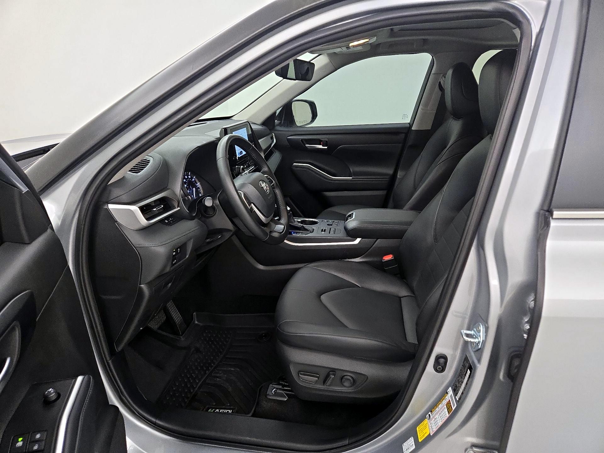 Thumbnail: 2025 Toyota Highlander - 9