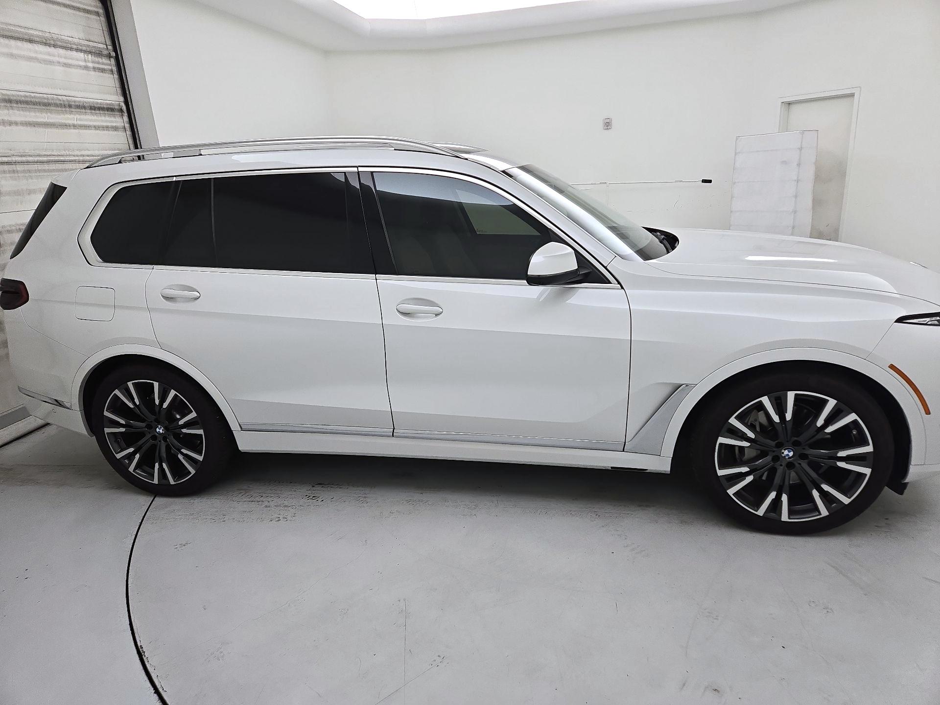 Thumbnail: 2023 BMW X7 - 4