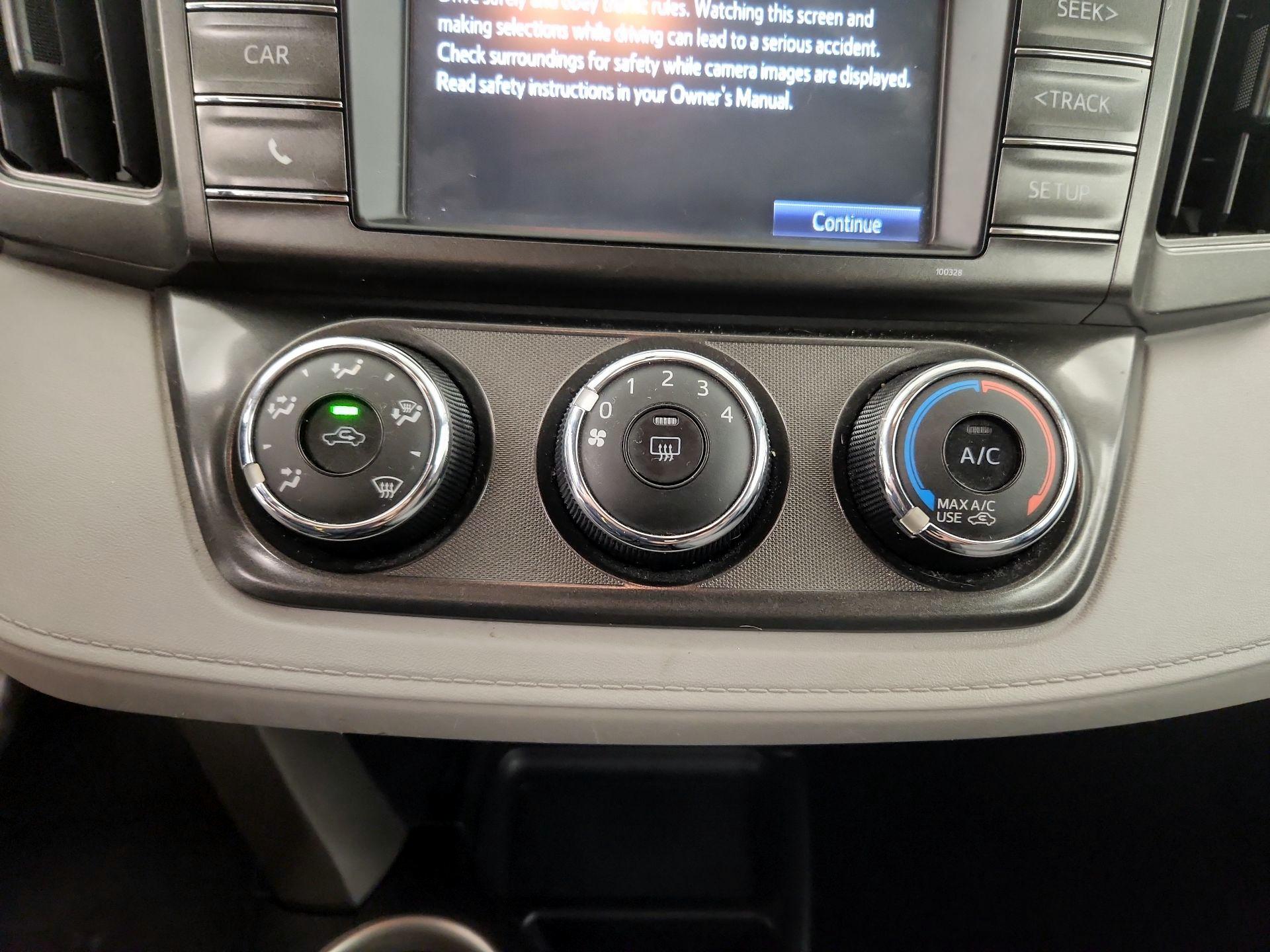 Thumbnail: 2014 Toyota RAV4 - 16