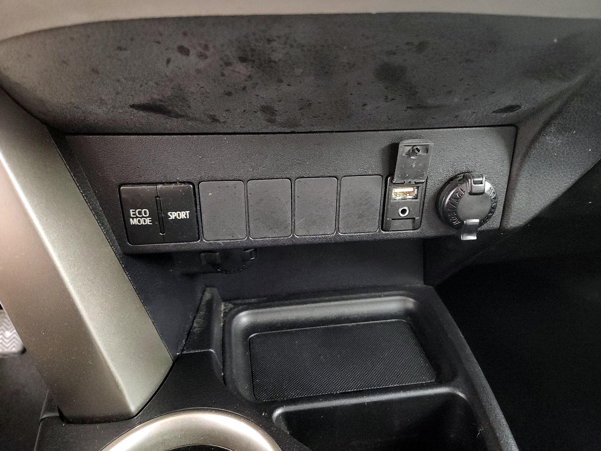 Thumbnail: 2014 Toyota RAV4 - 18