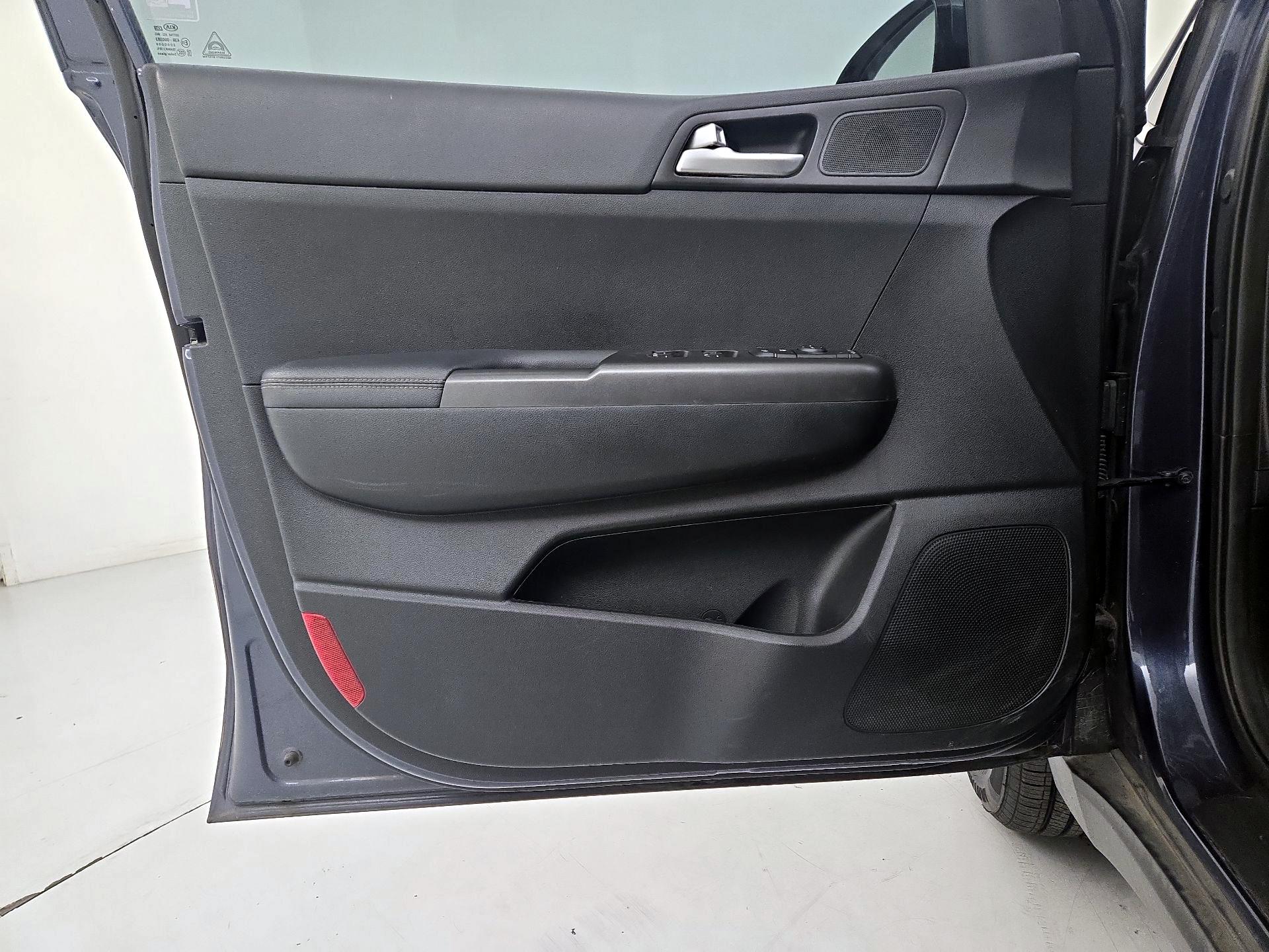 Thumbnail: 2020 Kia Sportage - 12